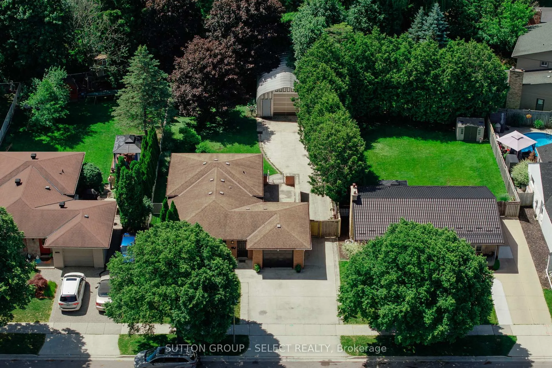 Photo 4 of 661 Grenfell Drive, London, North C — HOMEH
