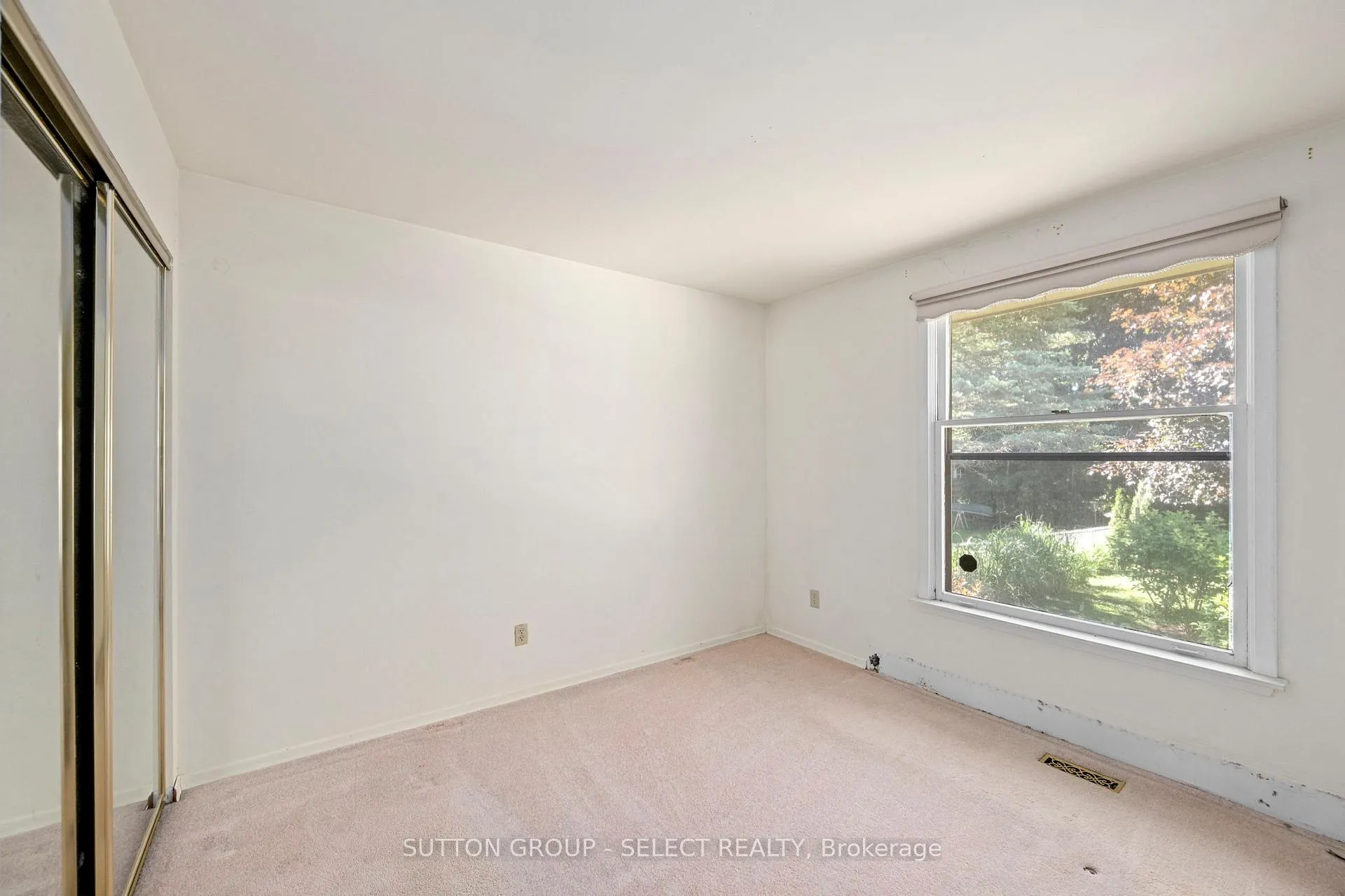 Photo 19 of 661 Grenfell Drive, London, North C — HOMEH