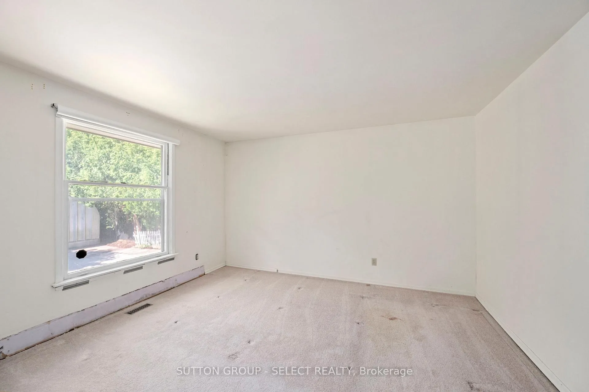 Photo 20 of 661 Grenfell Drive, London, North C — HOMEH