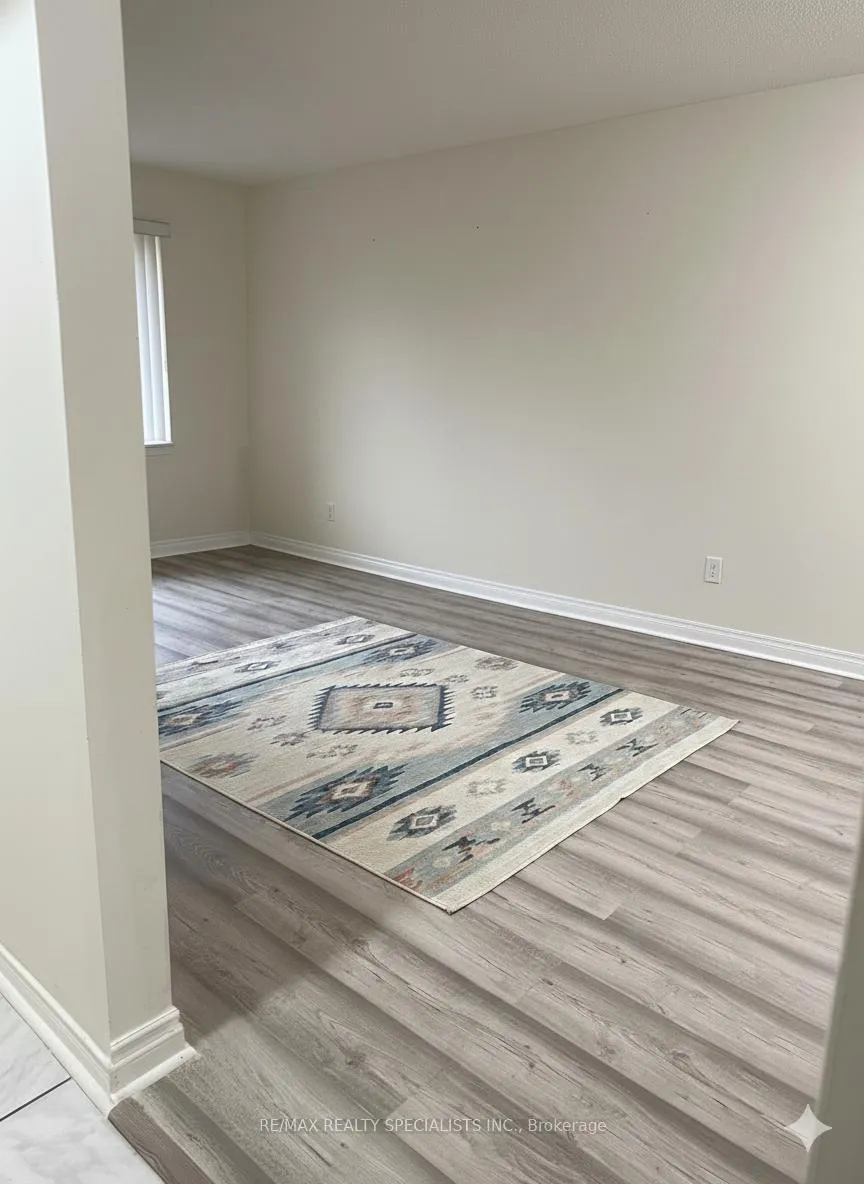 Photo 3 of 8 New Seabury Drive, Vaughan, Glen Shields — HOMEH
