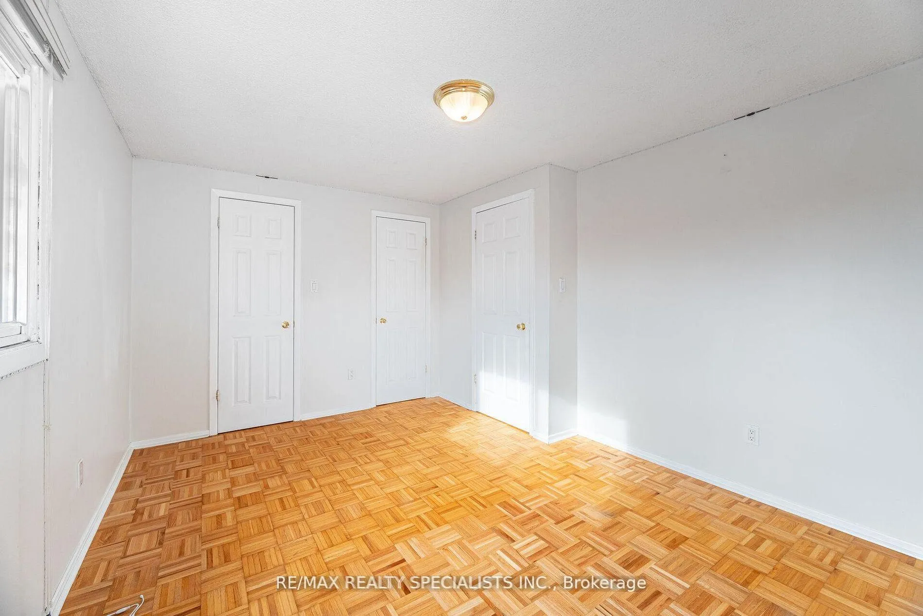 Photo 9 of 8 New Seabury Drive, Vaughan, Glen Shields — HOMEH