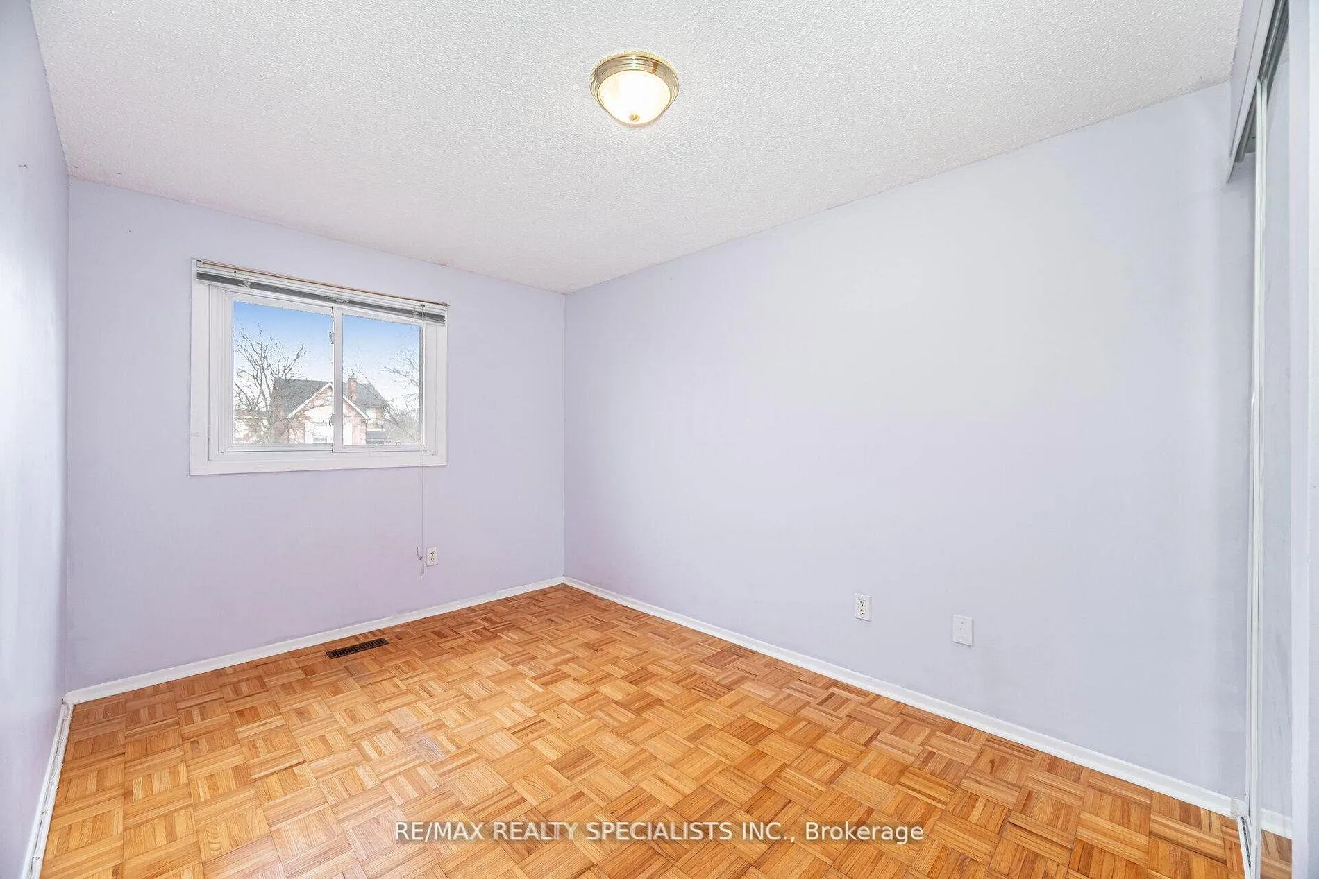 Photo 10 of 8 New Seabury Drive, Vaughan, Glen Shields — HOMEH