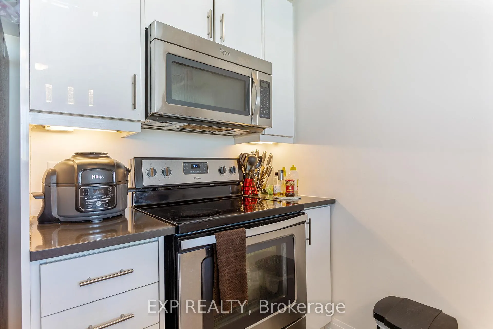 Photo 6 of Unit 504, 10 Concord Place, Grimsby, Grimsby Beach — HOMEH