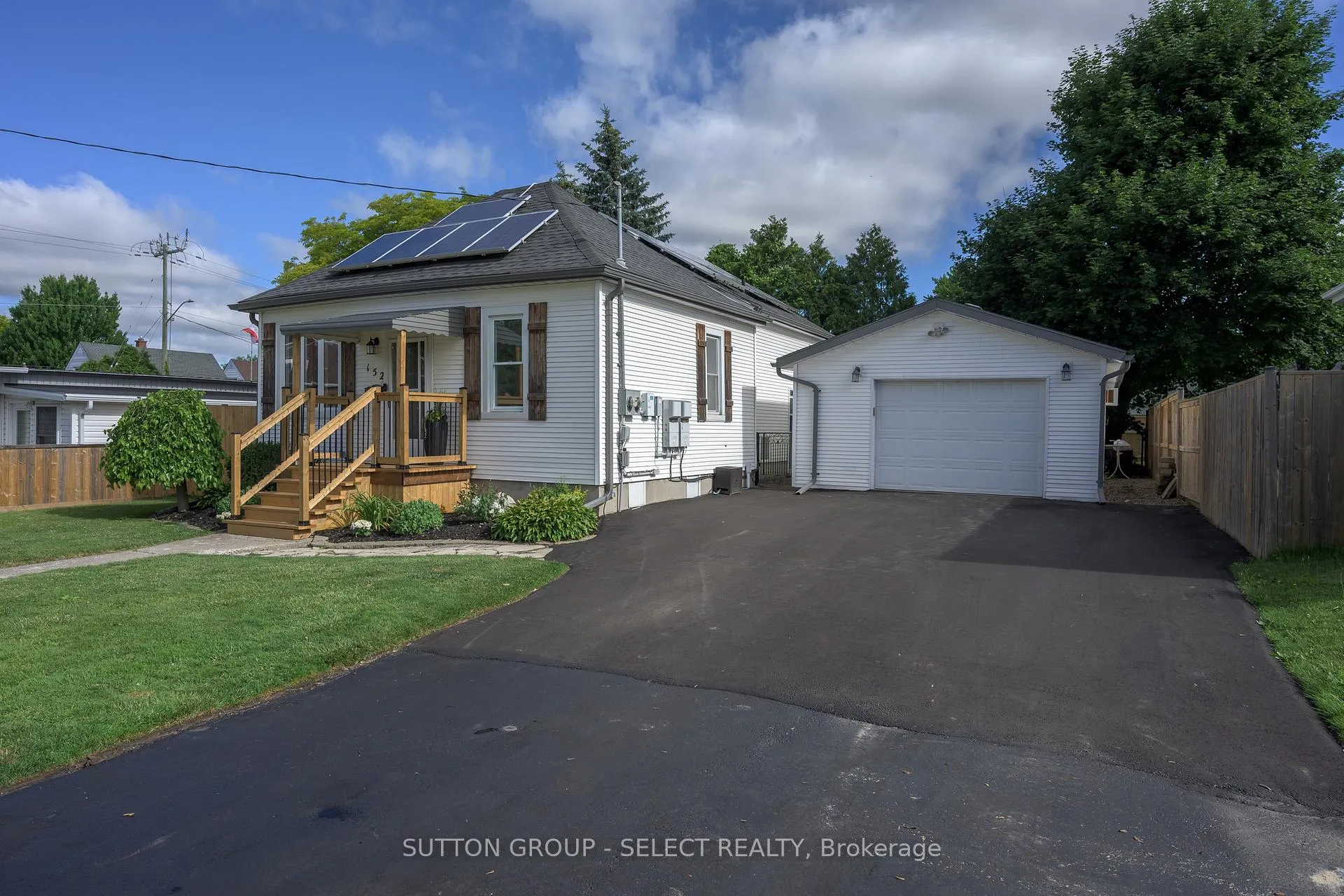 Photo 2 of 152 Elm Street, St. Thomas — HOMEH