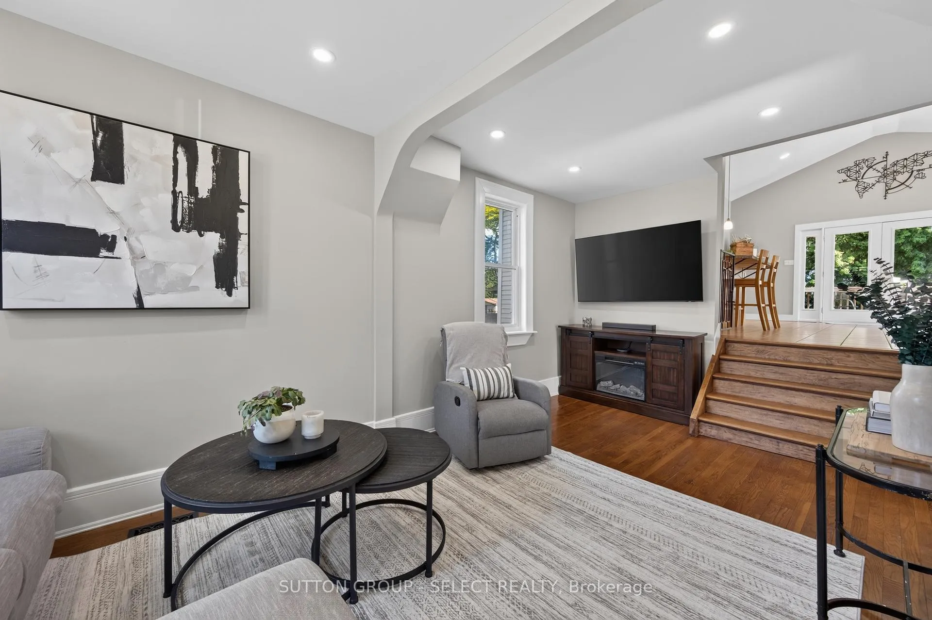 Photo 4 of 152 Elm Street, St. Thomas — HOMEH
