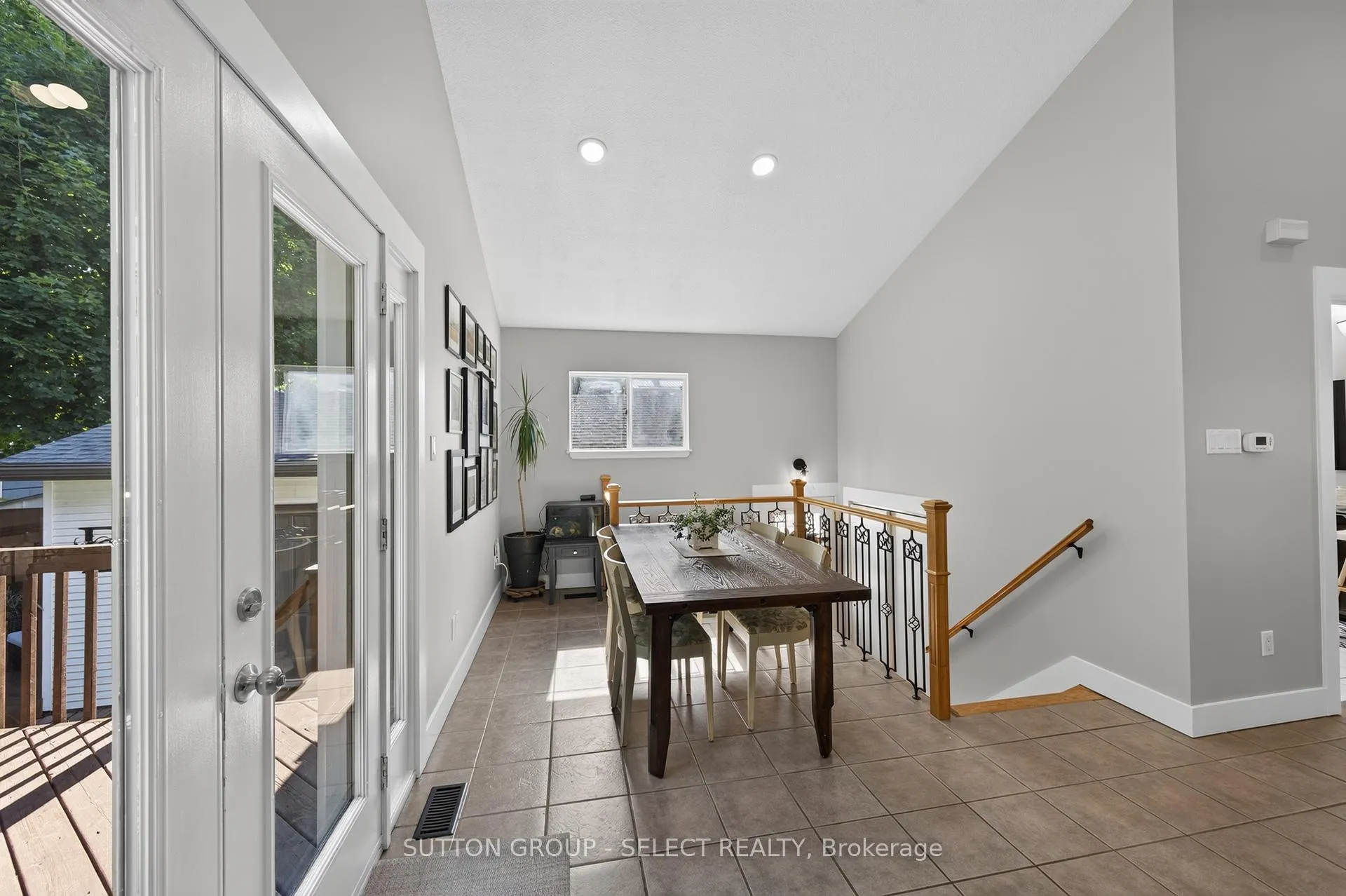 Photo 5 of 152 Elm Street, St. Thomas — HOMEH