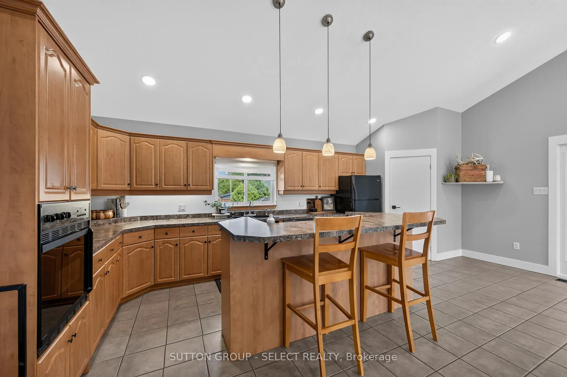 Photo 7 of 152 Elm Street, St. Thomas — HOMEH