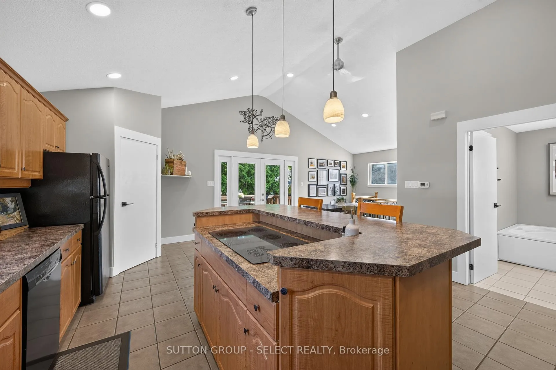 Photo 10 of 152 Elm Street, St. Thomas — HOMEH