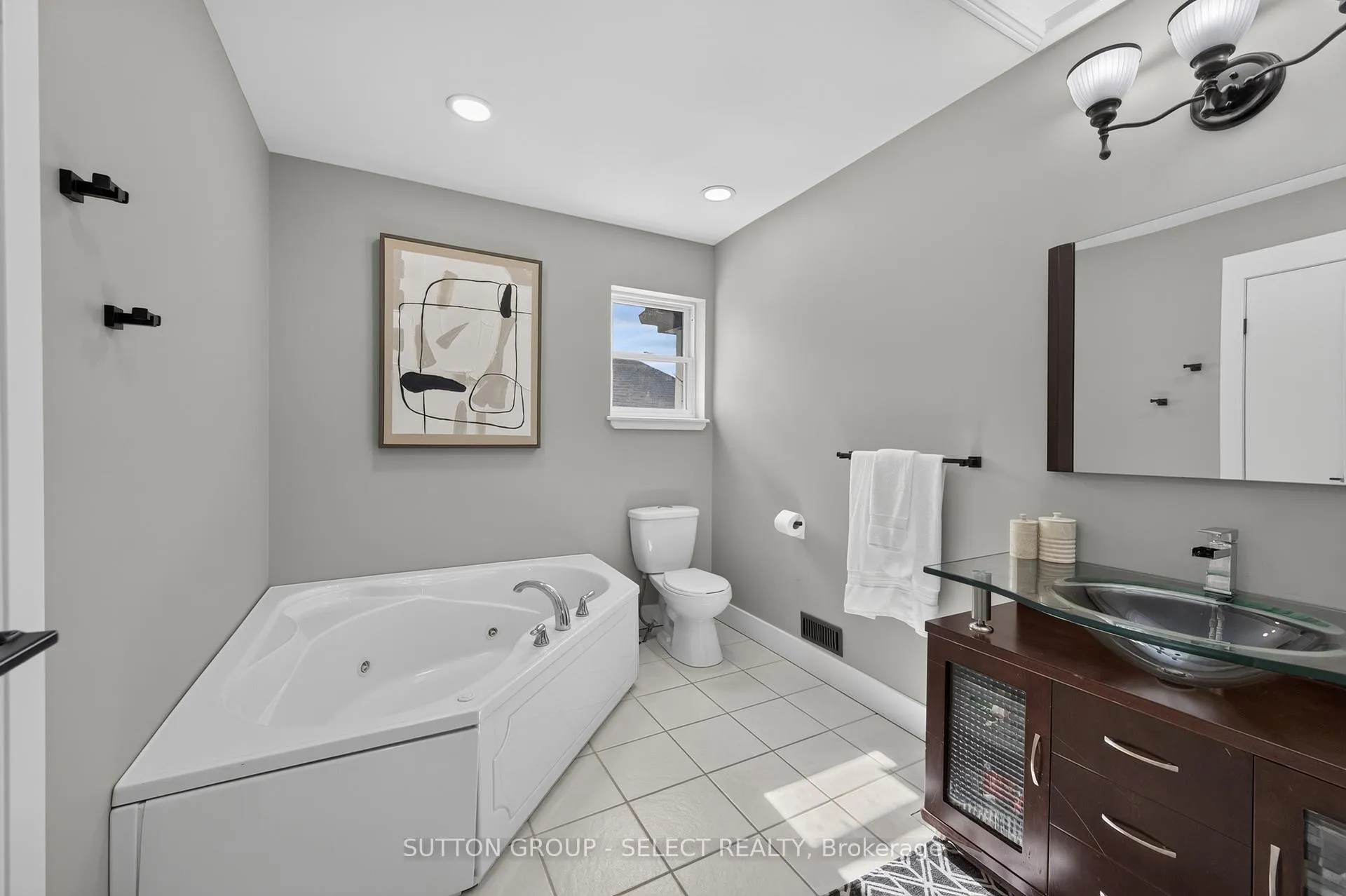 Photo 15 of 152 Elm Street, St. Thomas — HOMEH