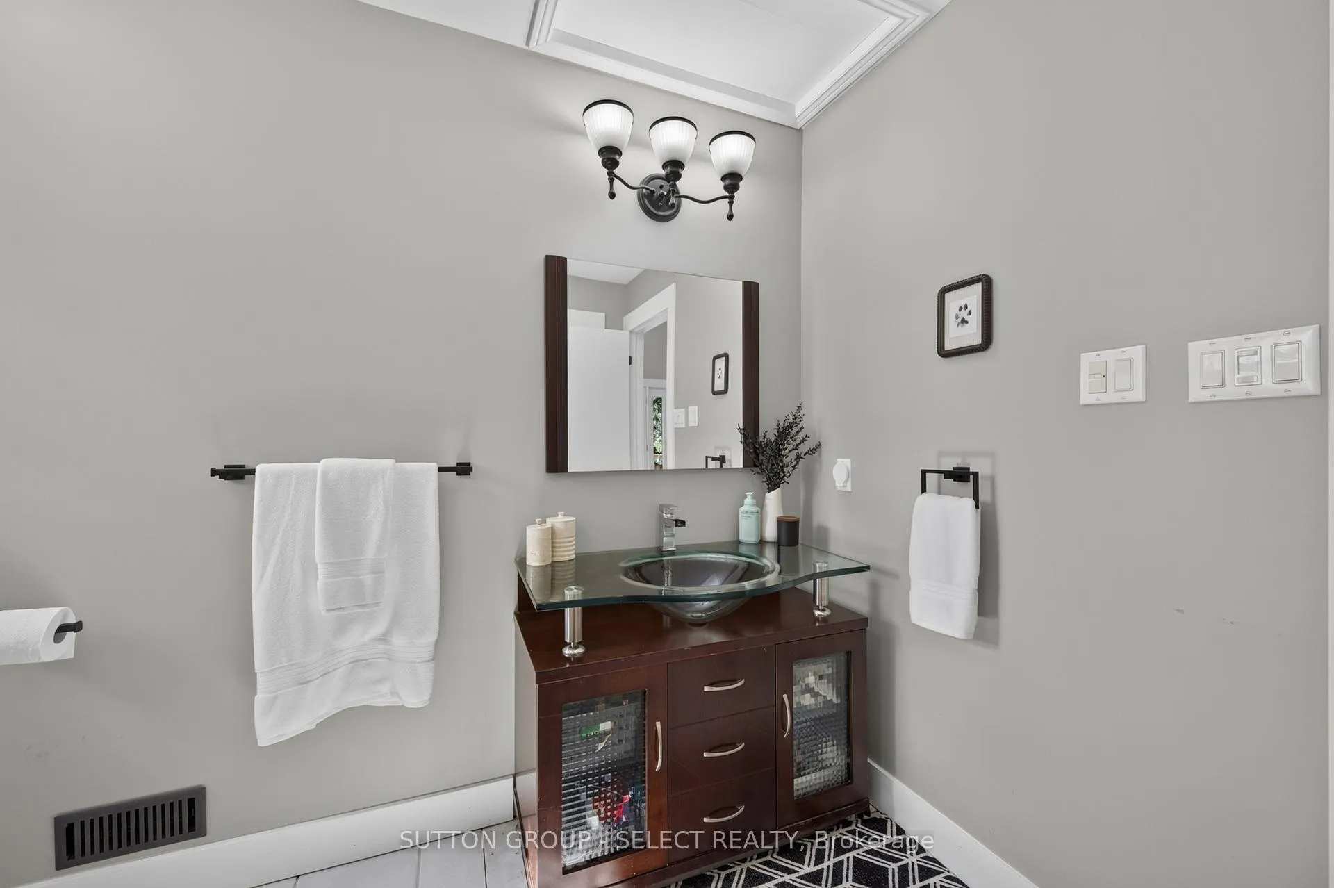 Photo 16 of 152 Elm Street, St. Thomas — HOMEH