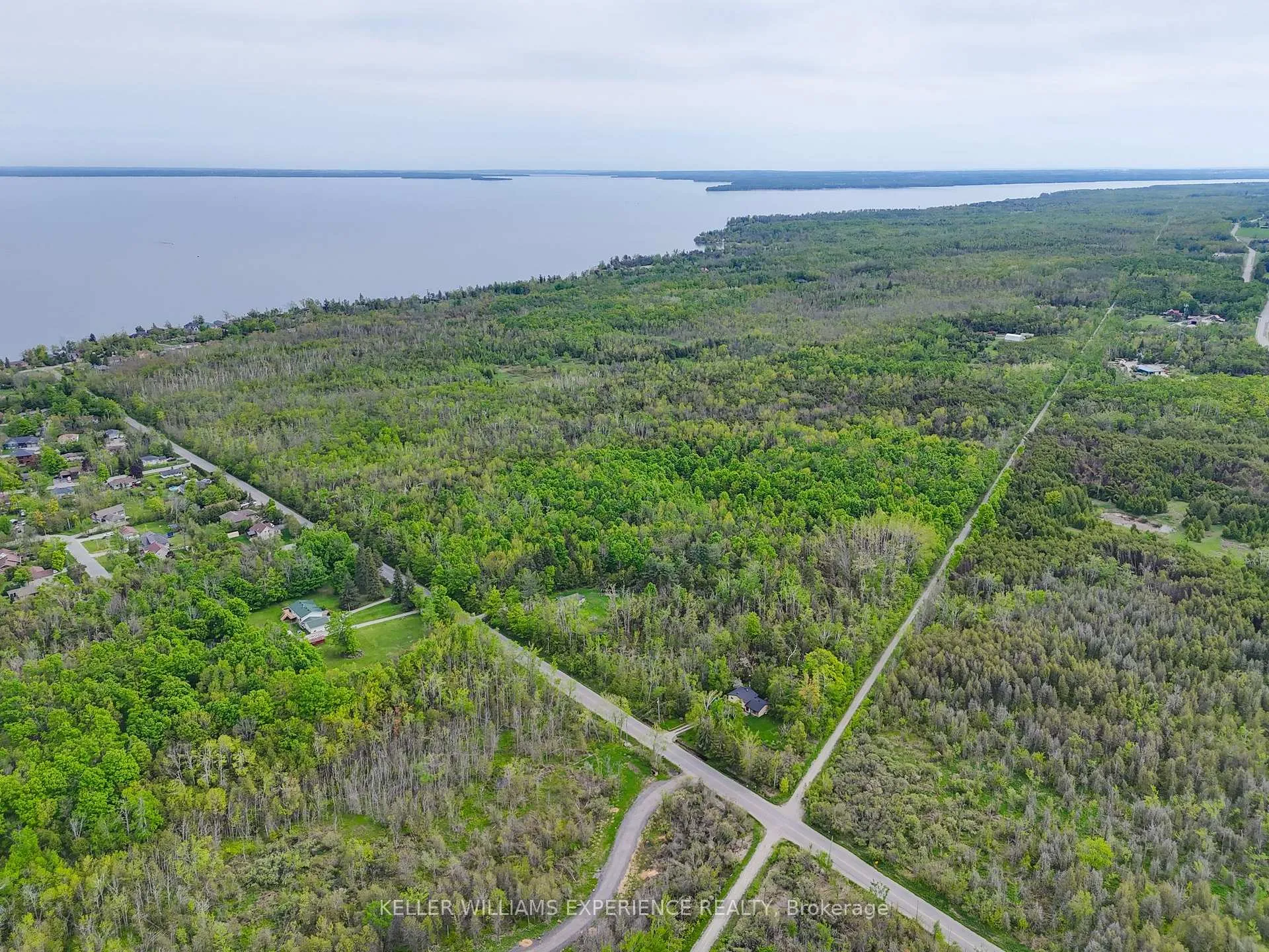 Photo 2 of 552 10 Line S, Oro-Medonte, Hawkestone — HOMEH