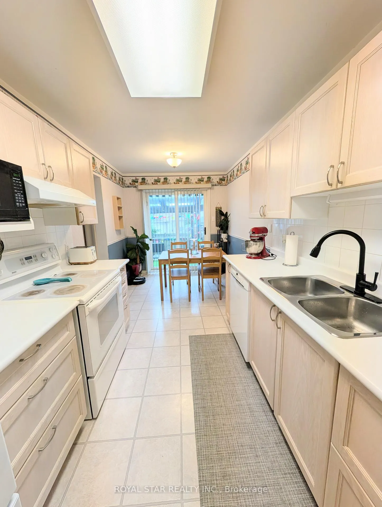 Photo 10 of 38 Springcreek Crescent, Ottawa, Kanata - Bridlewood — HOMEH