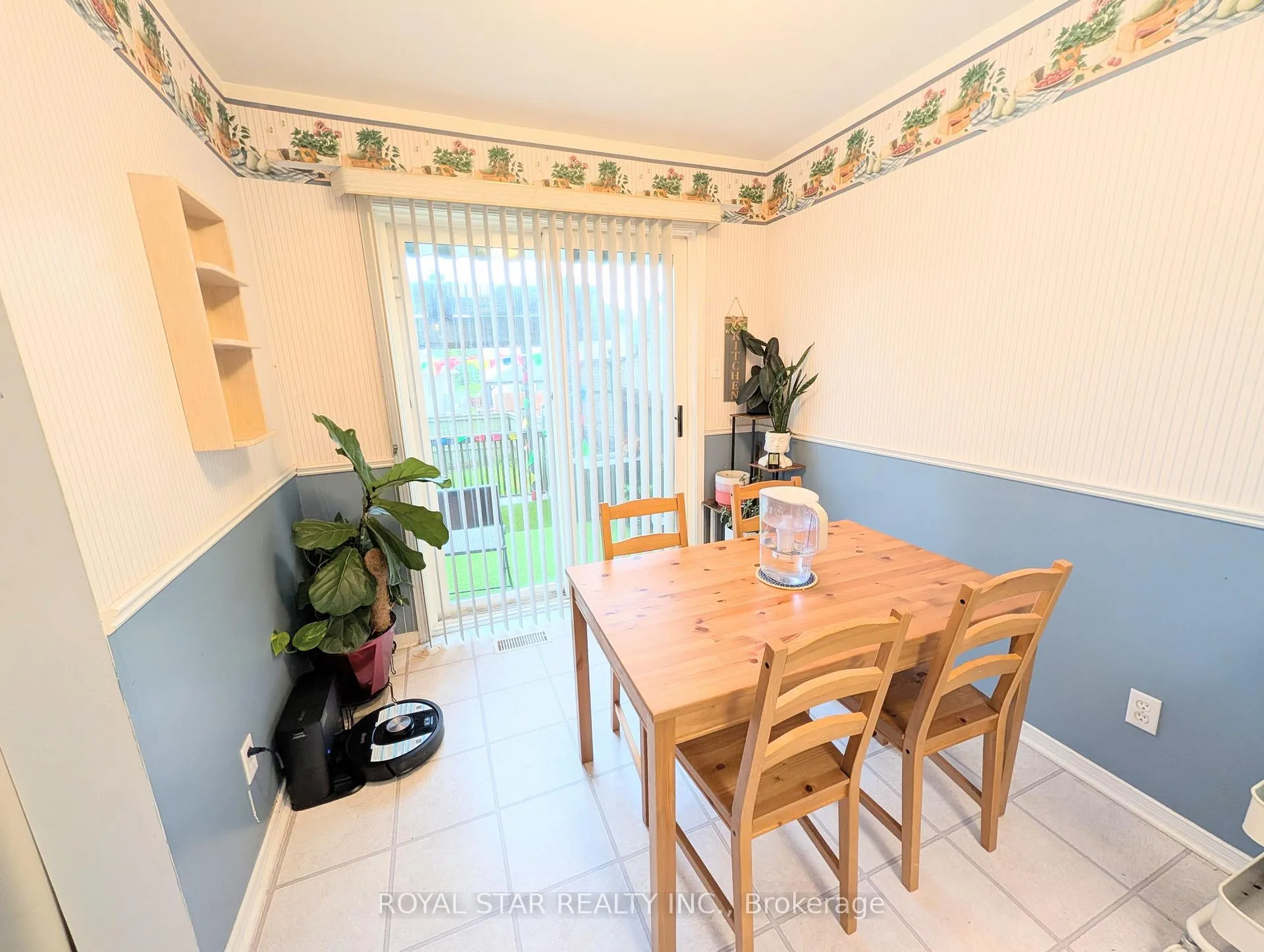 Photo 11 of 38 Springcreek Crescent, Ottawa, Kanata - Bridlewood — HOMEH
