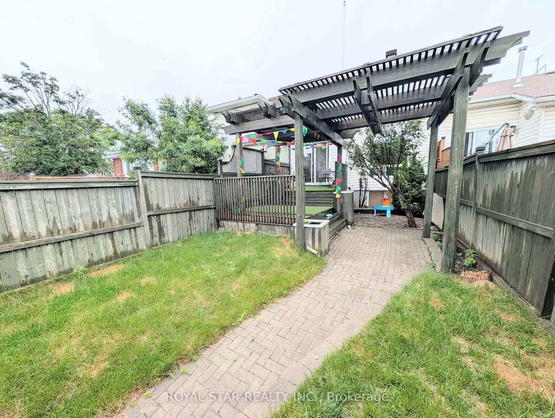Photo 24 of 38 Springcreek Crescent, Ottawa, Kanata - Bridlewood — HOMEH