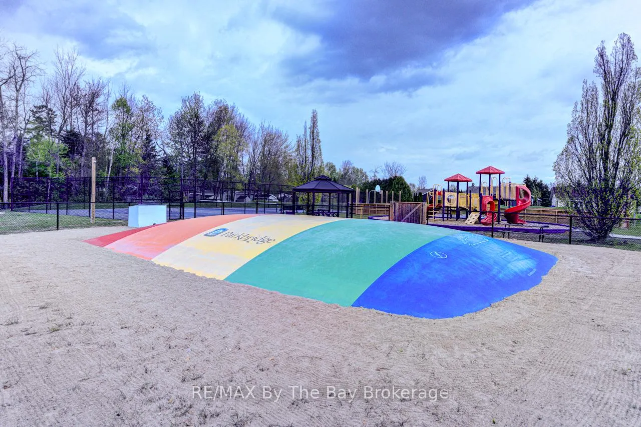 Photo 40 of 15 Kenora Trail, Wasaga Beach — HOMEH
