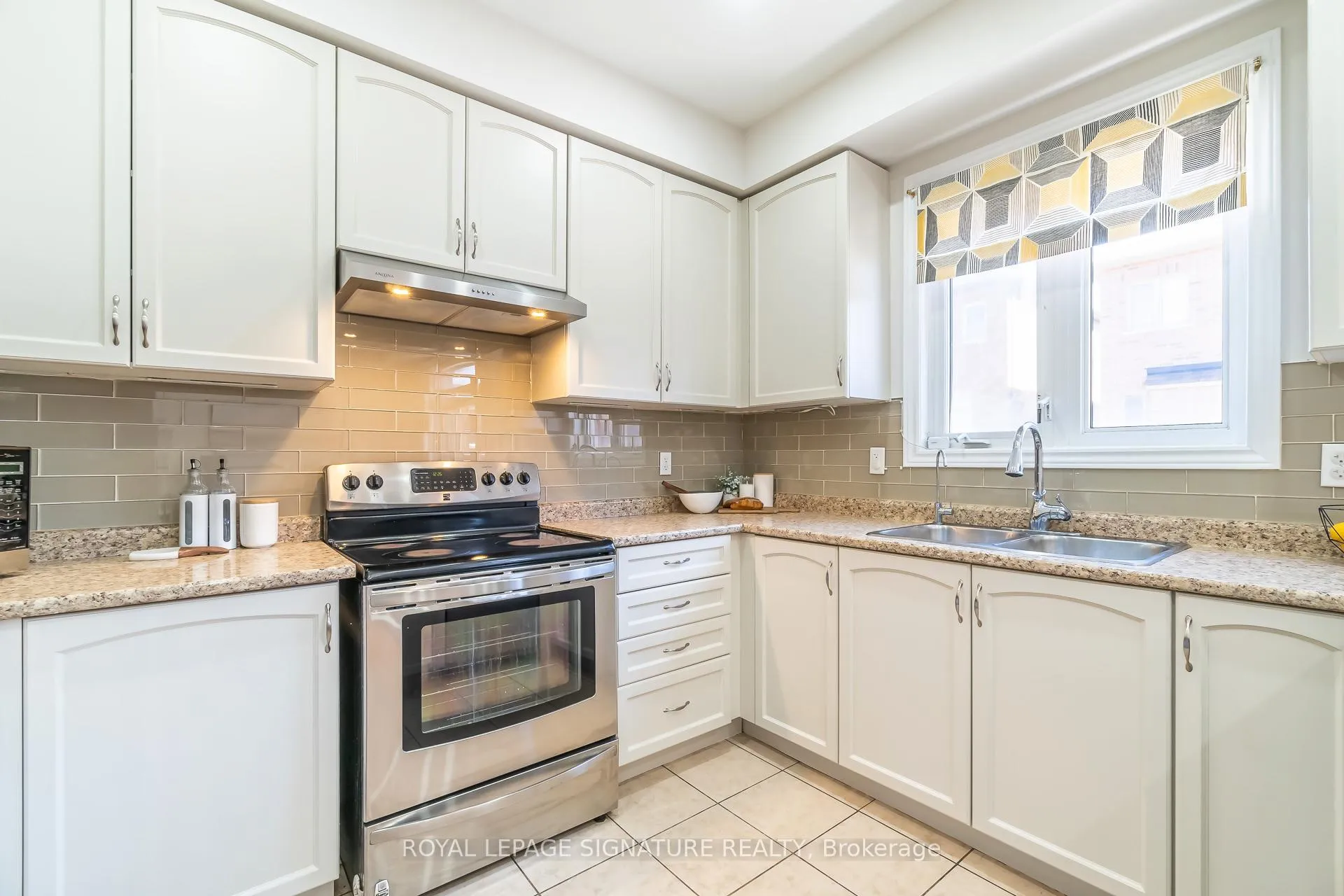 Photo 13 of 142 Maria Road, Markham, Wismer — HOMEH