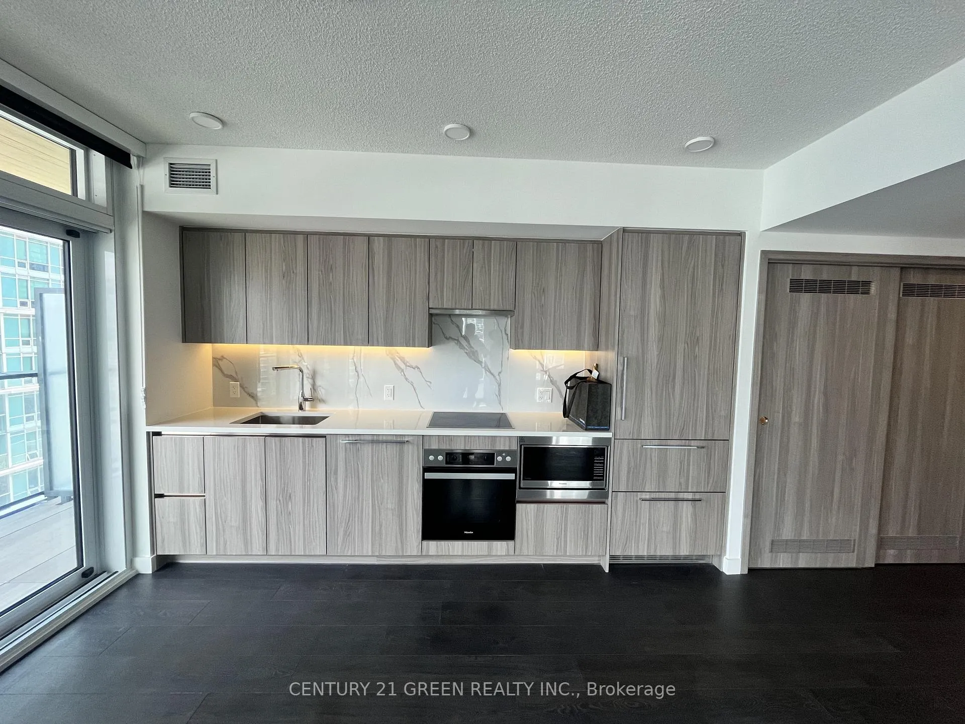 Photo 3 of Unit 2303, 1 Concord Cityplace Way, Toronto, Waterfront Communities — HOMEH