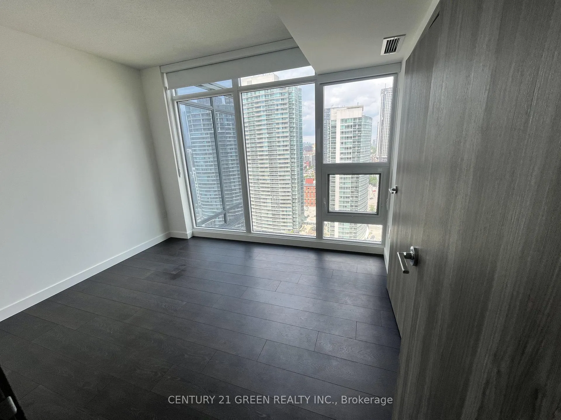 Photo 4 of Unit 2303, 1 Concord Cityplace Way, Toronto, Waterfront Communities — HOMEH