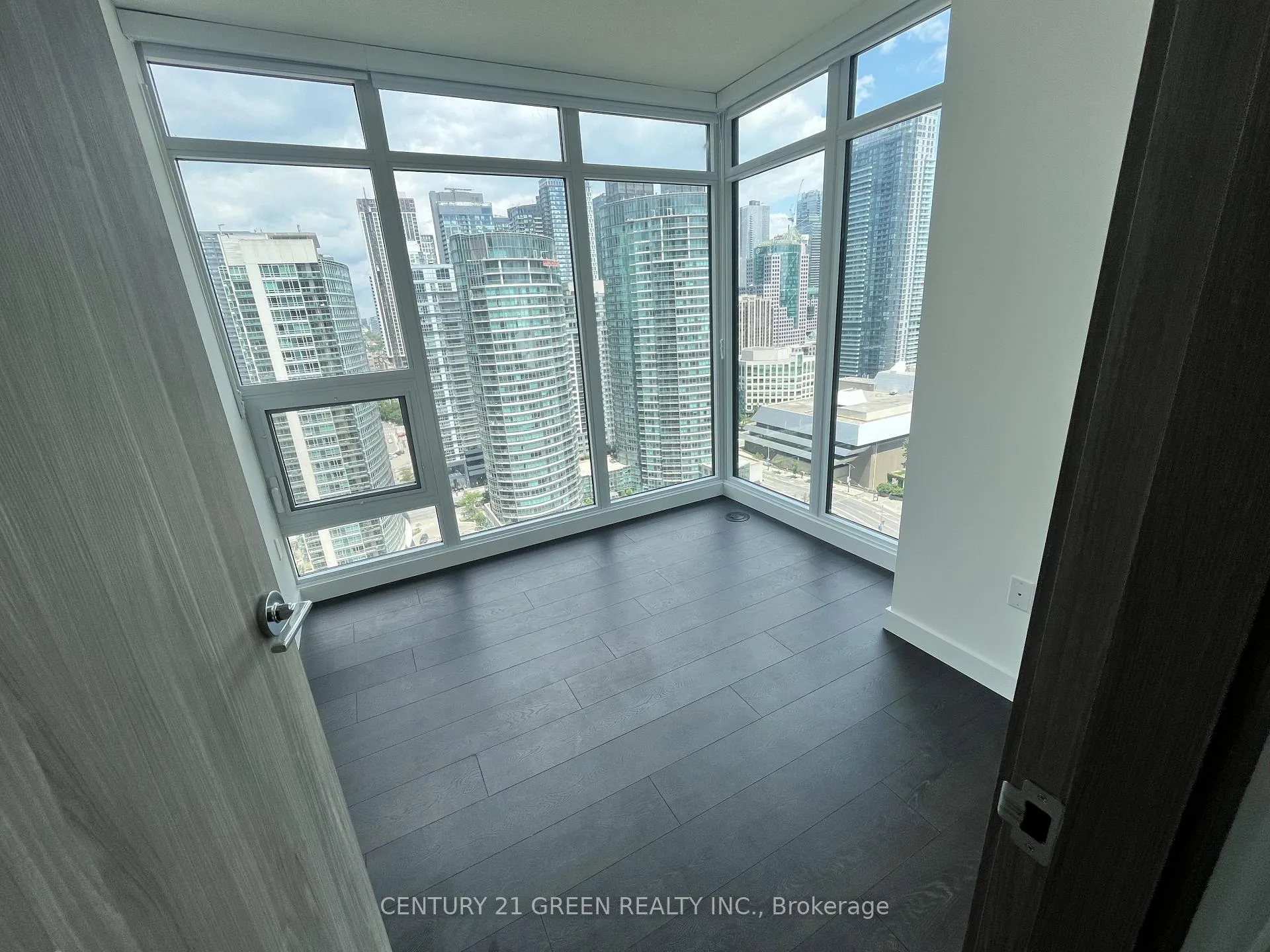 Photo 6 of Unit 2303, 1 Concord Cityplace Way, Toronto, Waterfront Communities — HOMEH