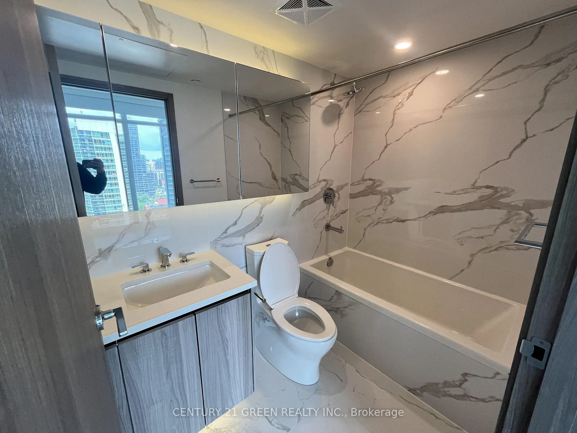 Photo 7 of Unit 2303, 1 Concord Cityplace Way, Toronto, Waterfront Communities — HOMEH