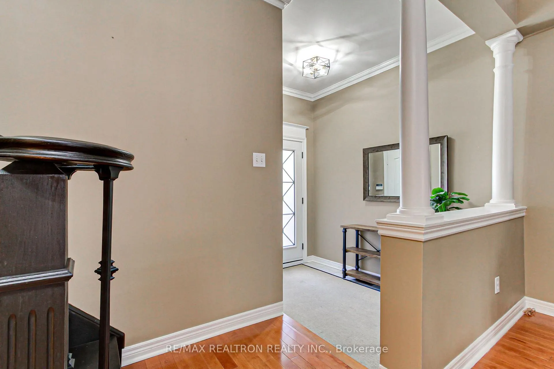 Photo 4 of 233 Denise Circle, Newmarket, Summerhill Estates — HOMEH