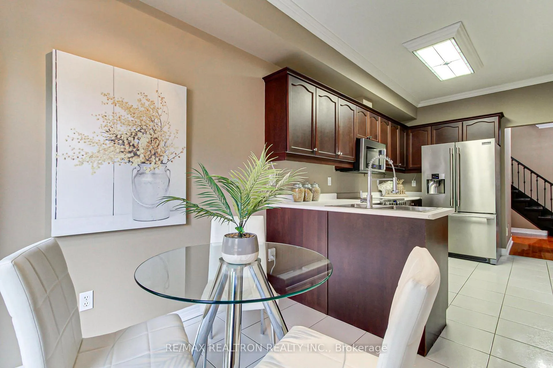 Photo 13 of 233 Denise Circle, Newmarket, Summerhill Estates — HOMEH