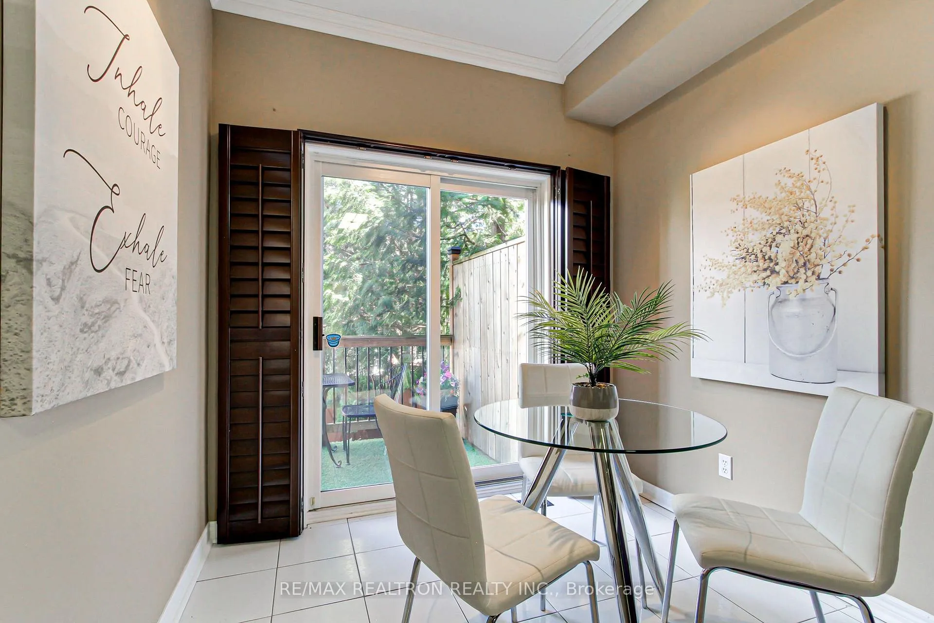 Photo 14 of 233 Denise Circle, Newmarket, Summerhill Estates — HOMEH