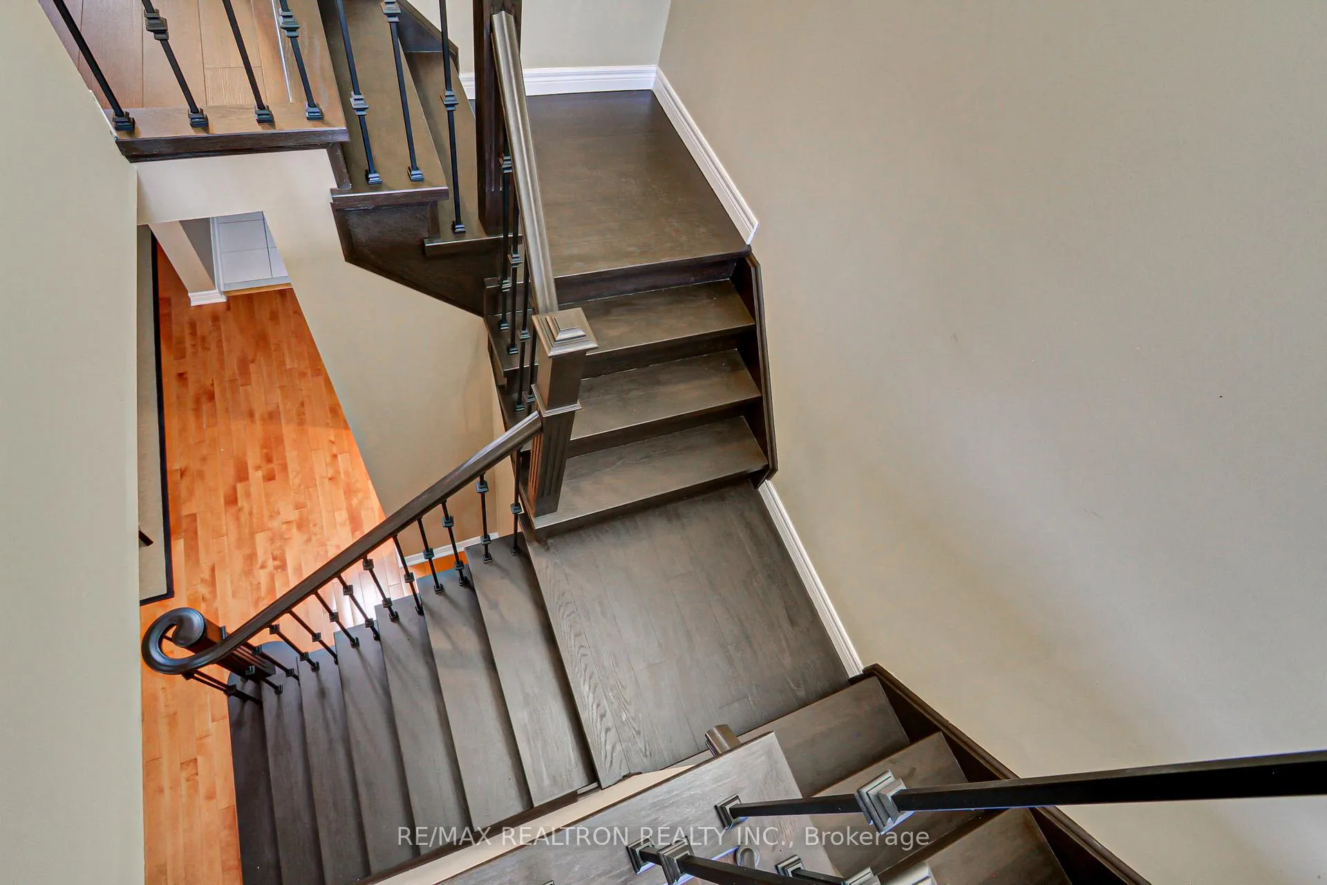 Photo 16 of 233 Denise Circle, Newmarket, Summerhill Estates — HOMEH