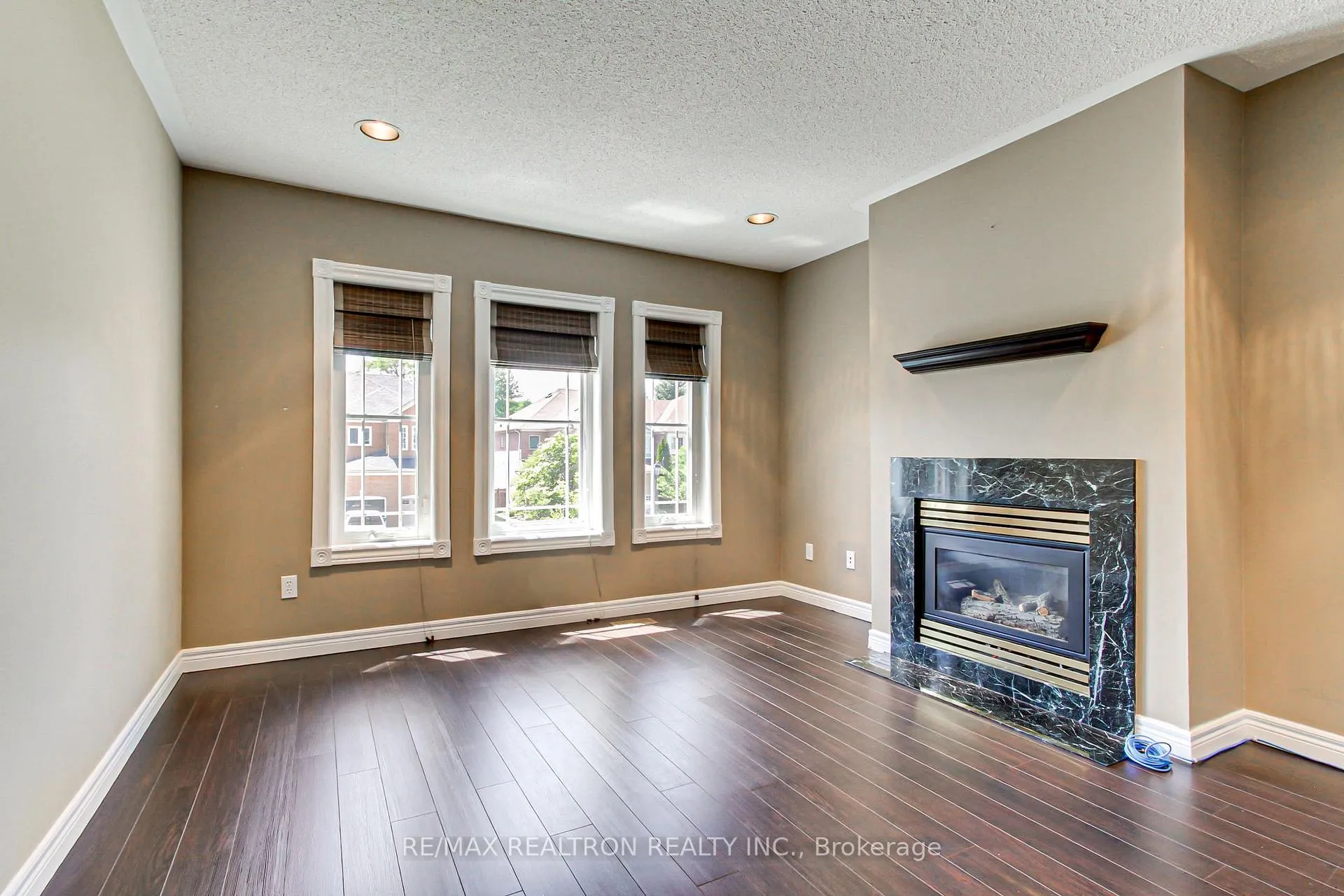 Photo 18 of 233 Denise Circle, Newmarket, Summerhill Estates — HOMEH