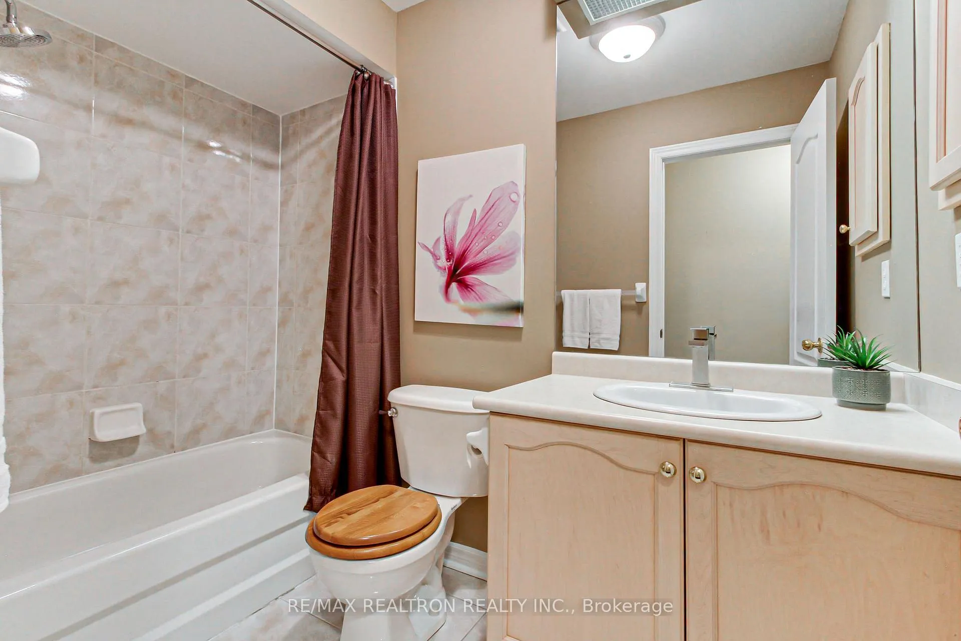 Photo 24 of 233 Denise Circle, Newmarket, Summerhill Estates — HOMEH