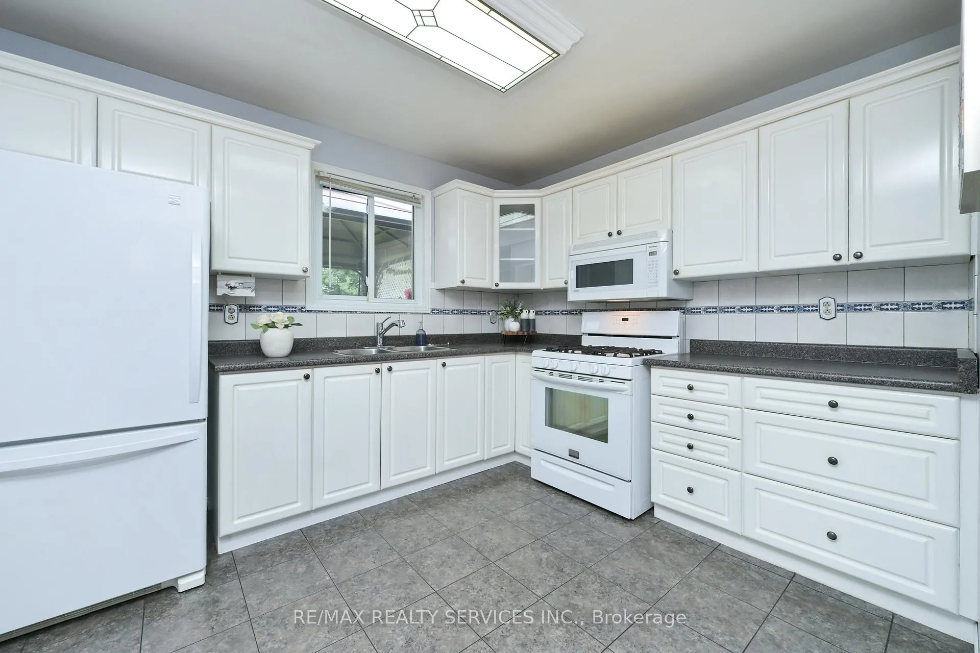 Photo 5 of 47 Grassington Crescent, Brampton, Northgate — HOMEH