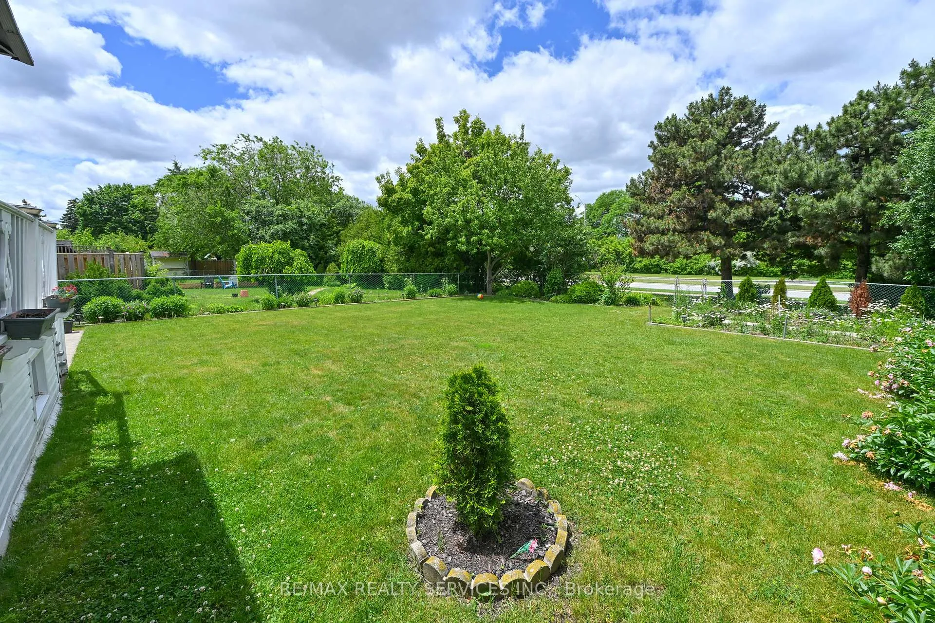 Photo 23 of 47 Grassington Crescent, Brampton, Northgate — HOMEH