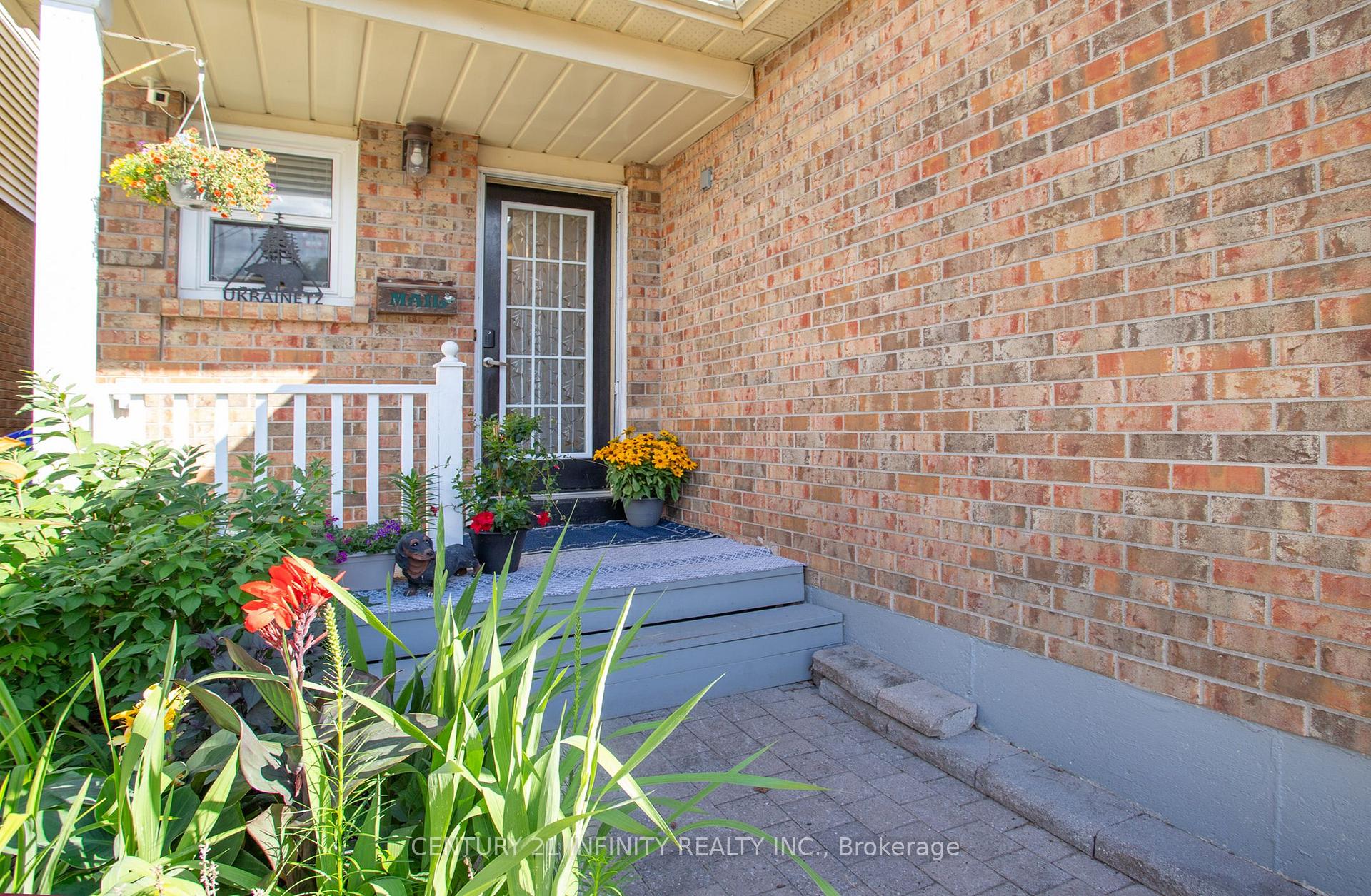 Photo 3 of 17 Prout Drive, Clarington, Bowmanville — HOMEH