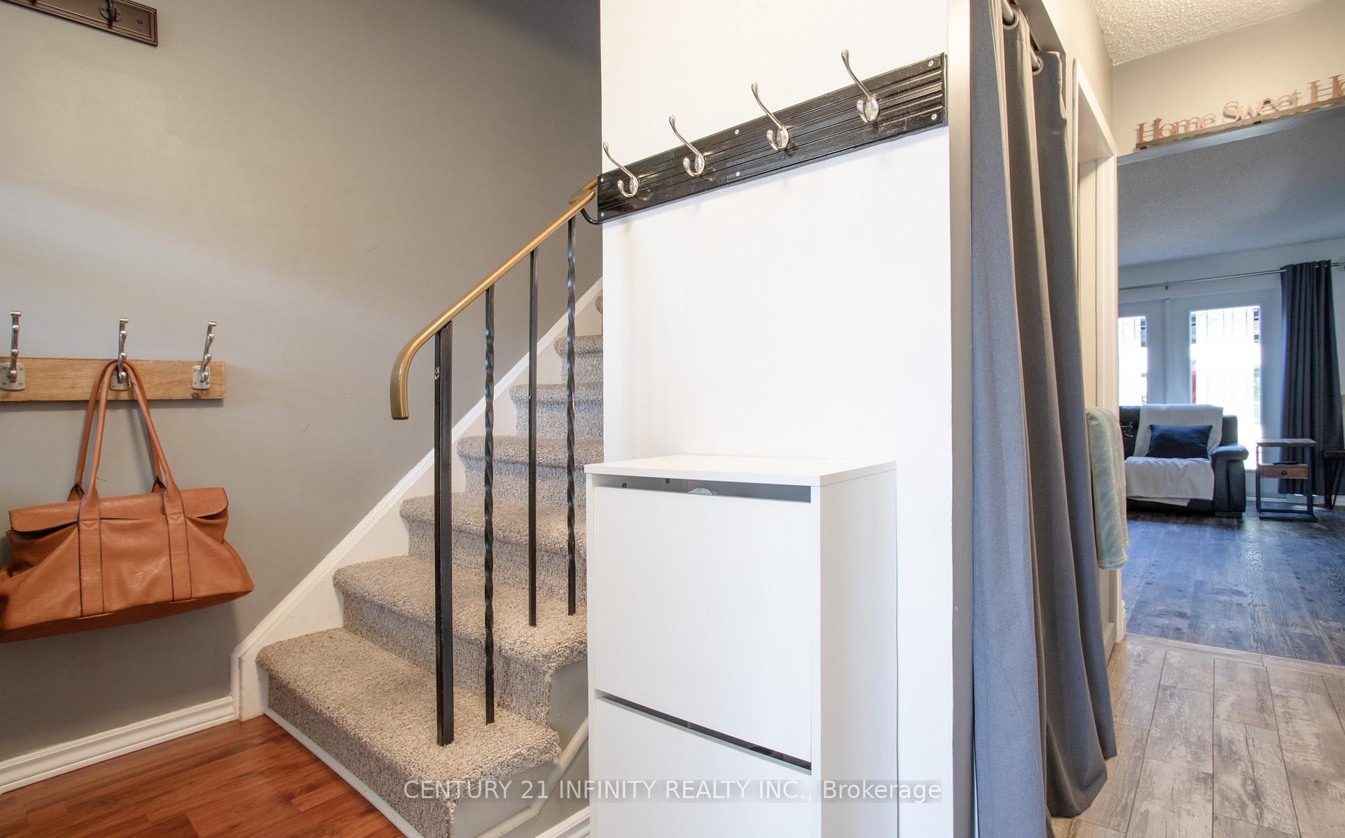 Photo 4 of 17 Prout Drive, Clarington, Bowmanville — HOMEH