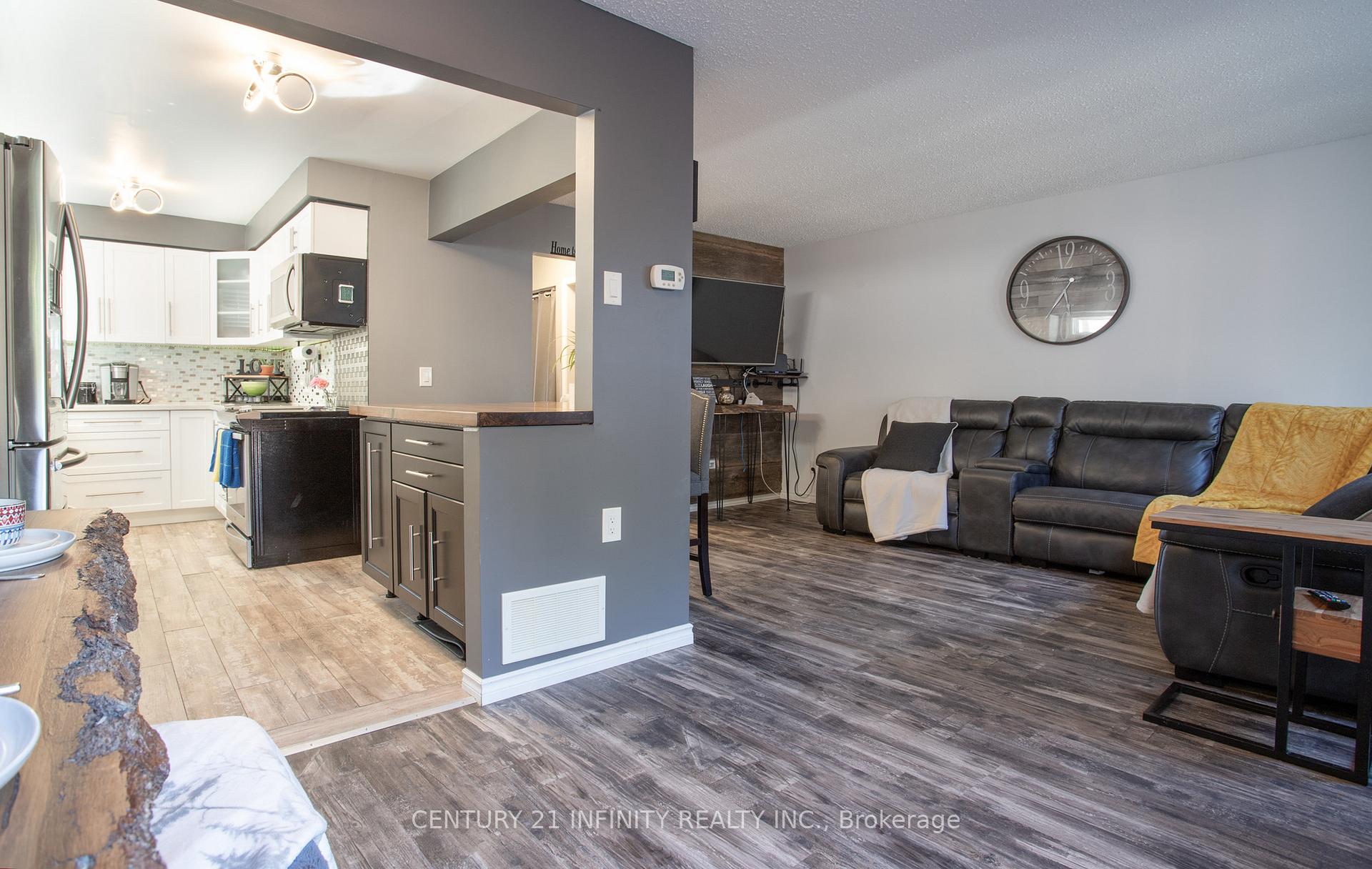Photo 7 of 17 Prout Drive, Clarington, Bowmanville — HOMEH