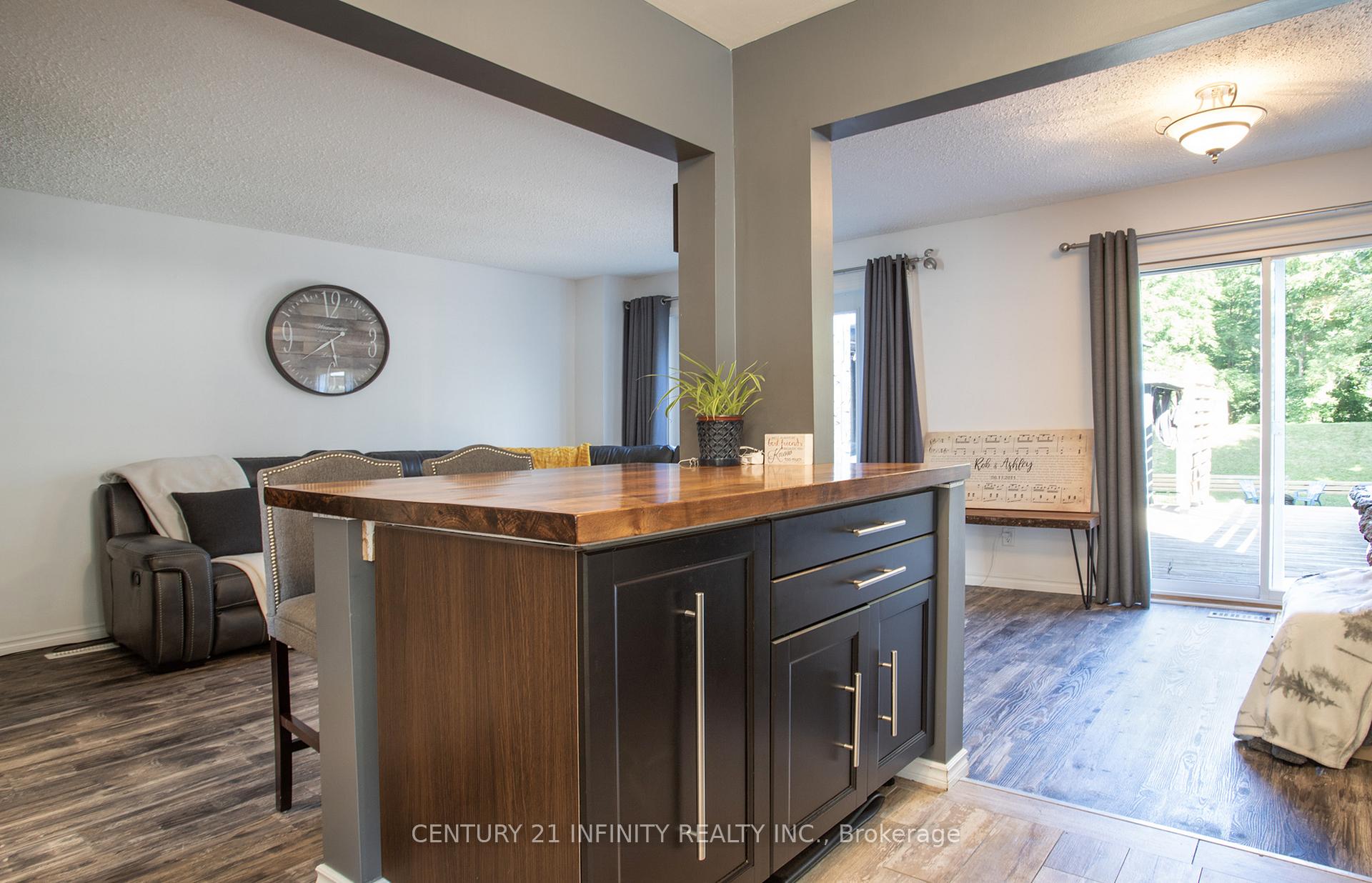 Photo 8 of 17 Prout Drive, Clarington, Bowmanville — HOMEH