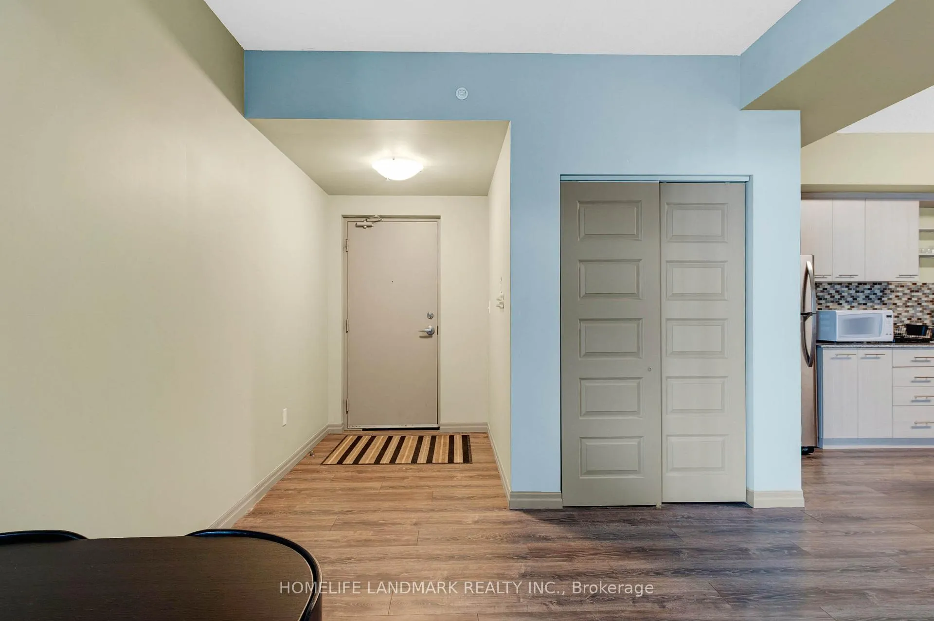 Photo 5 of Unit 901, 8 Hickory Street W, Waterloo, Beechwood/University — HOMEH