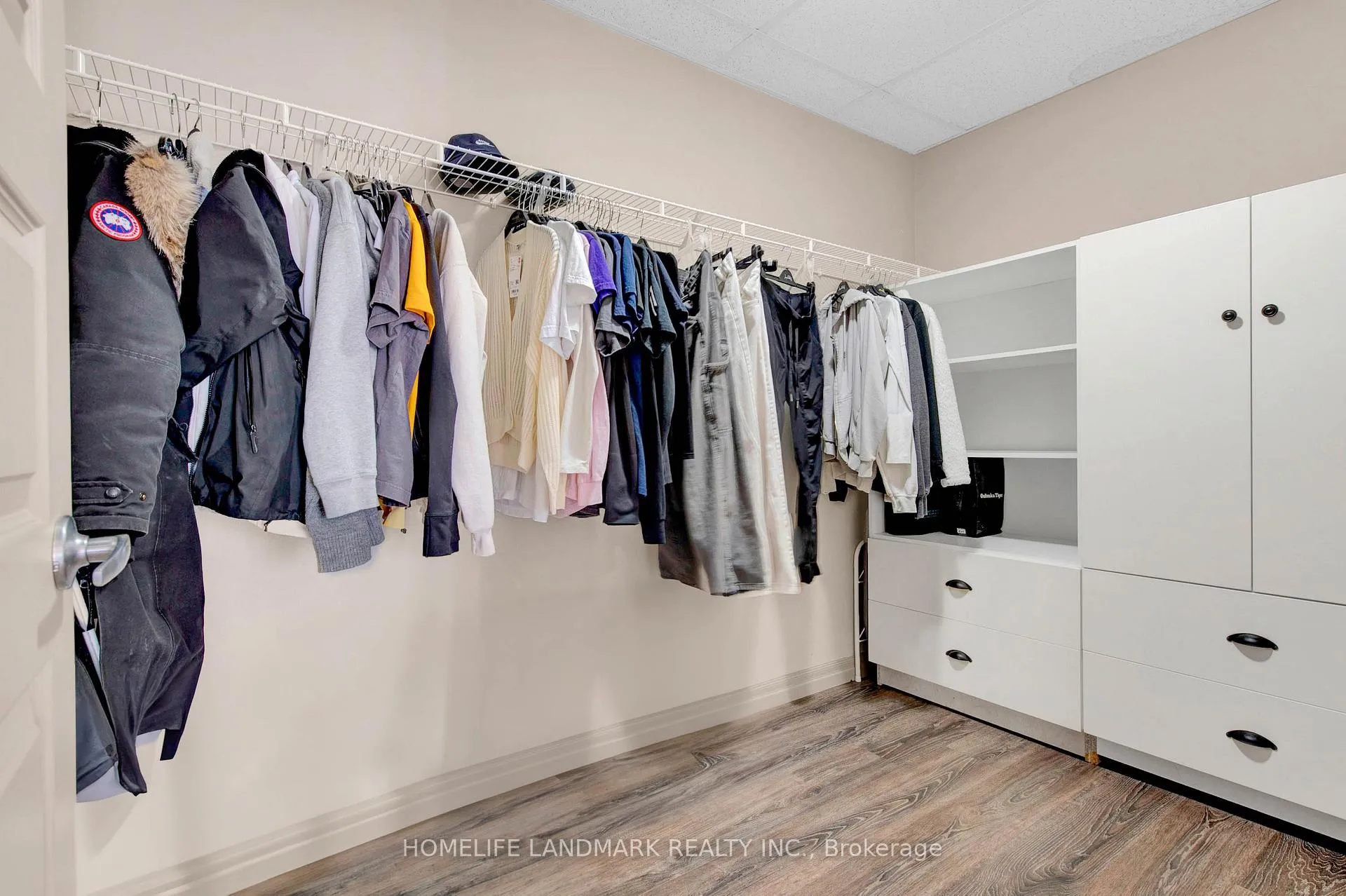 Photo 22 of Unit 901, 8 Hickory Street W, Waterloo, Beechwood/University — HOMEH
