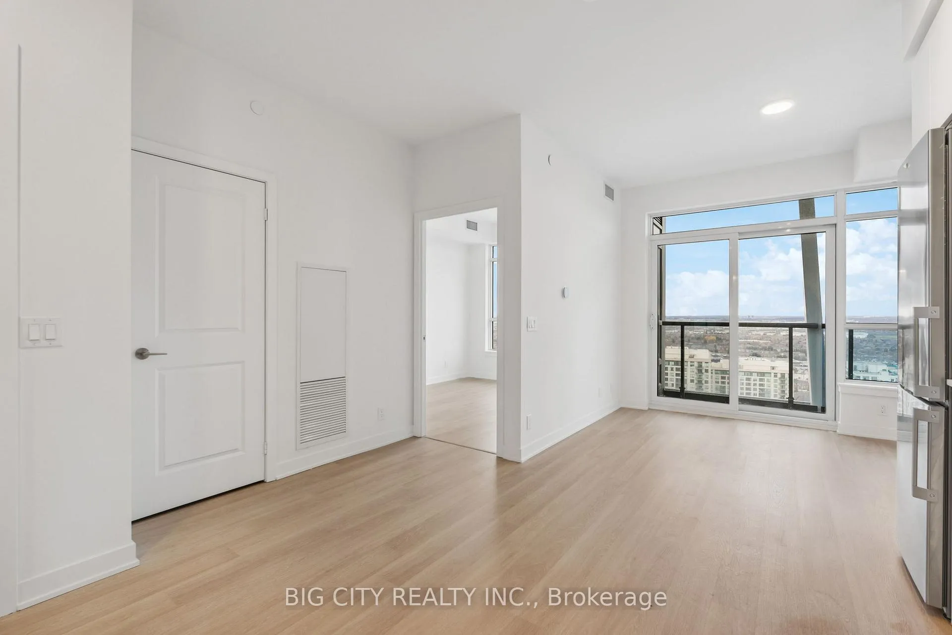 Photo 6 of Unit 2606, 50 Upper Mall Way, Vaughan, Brownridge — HOMEH