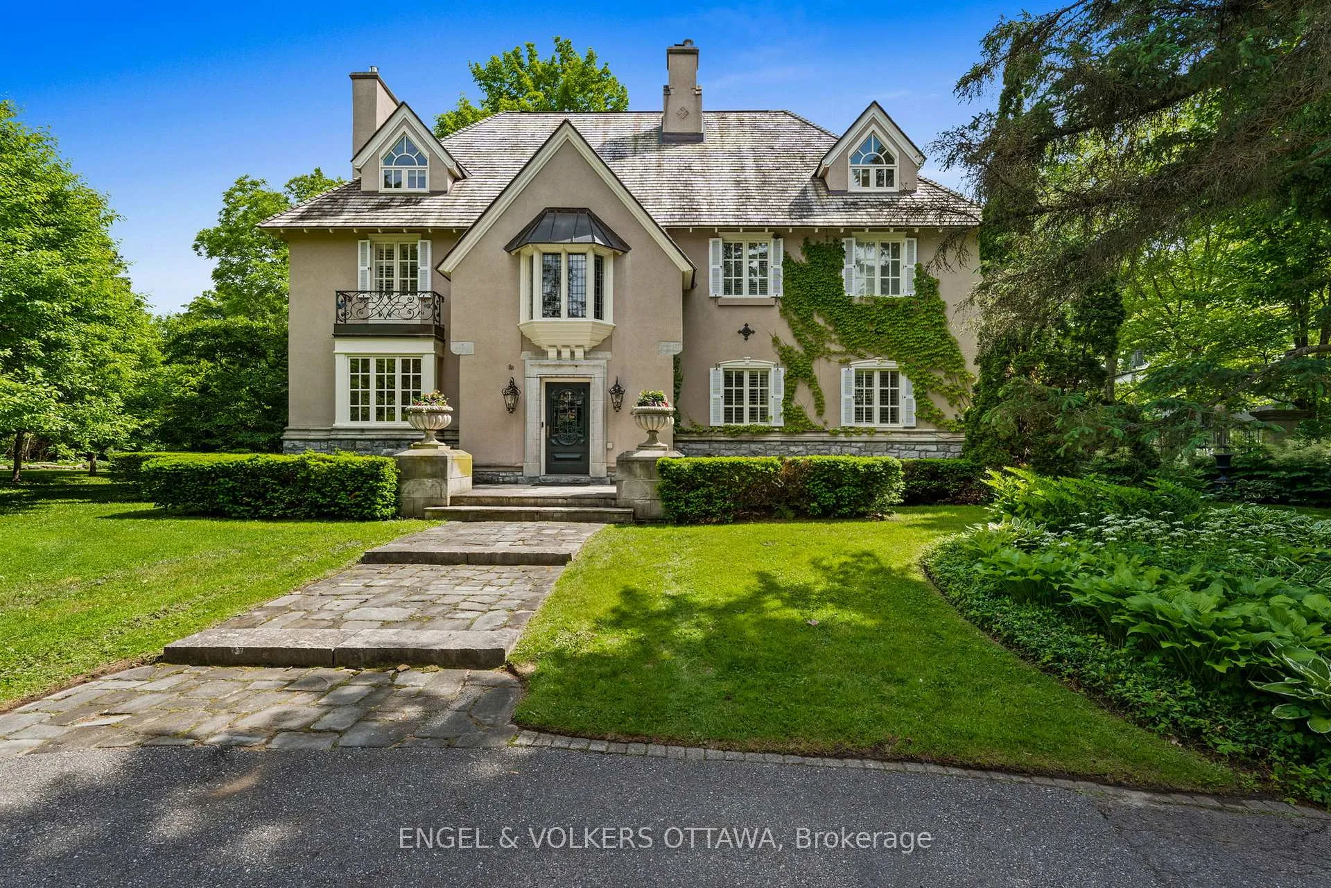 Photo of 218 Coltrin Road