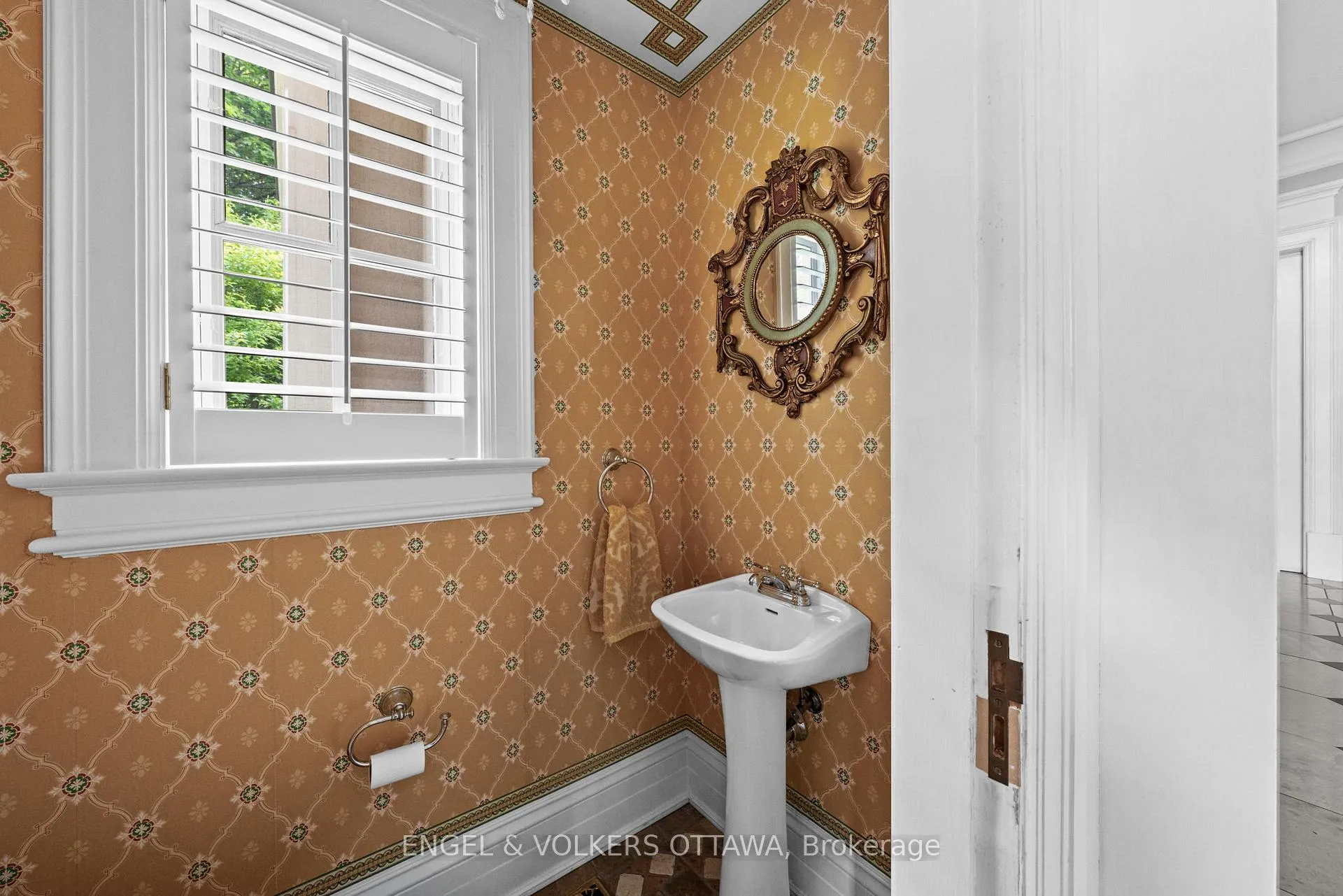 Photo 3 of 218 Coltrin Road, Ottawa, Rockcliffe — HOMEH