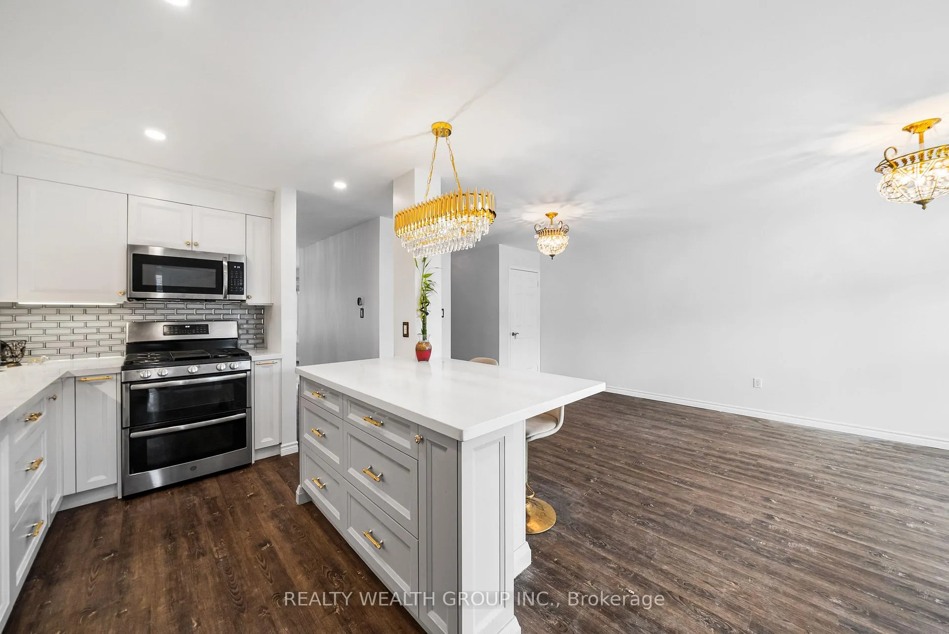 Photo 5 of 34 Castle Park Boulevard, Vaughan, Sonoma Heights — HOMEH