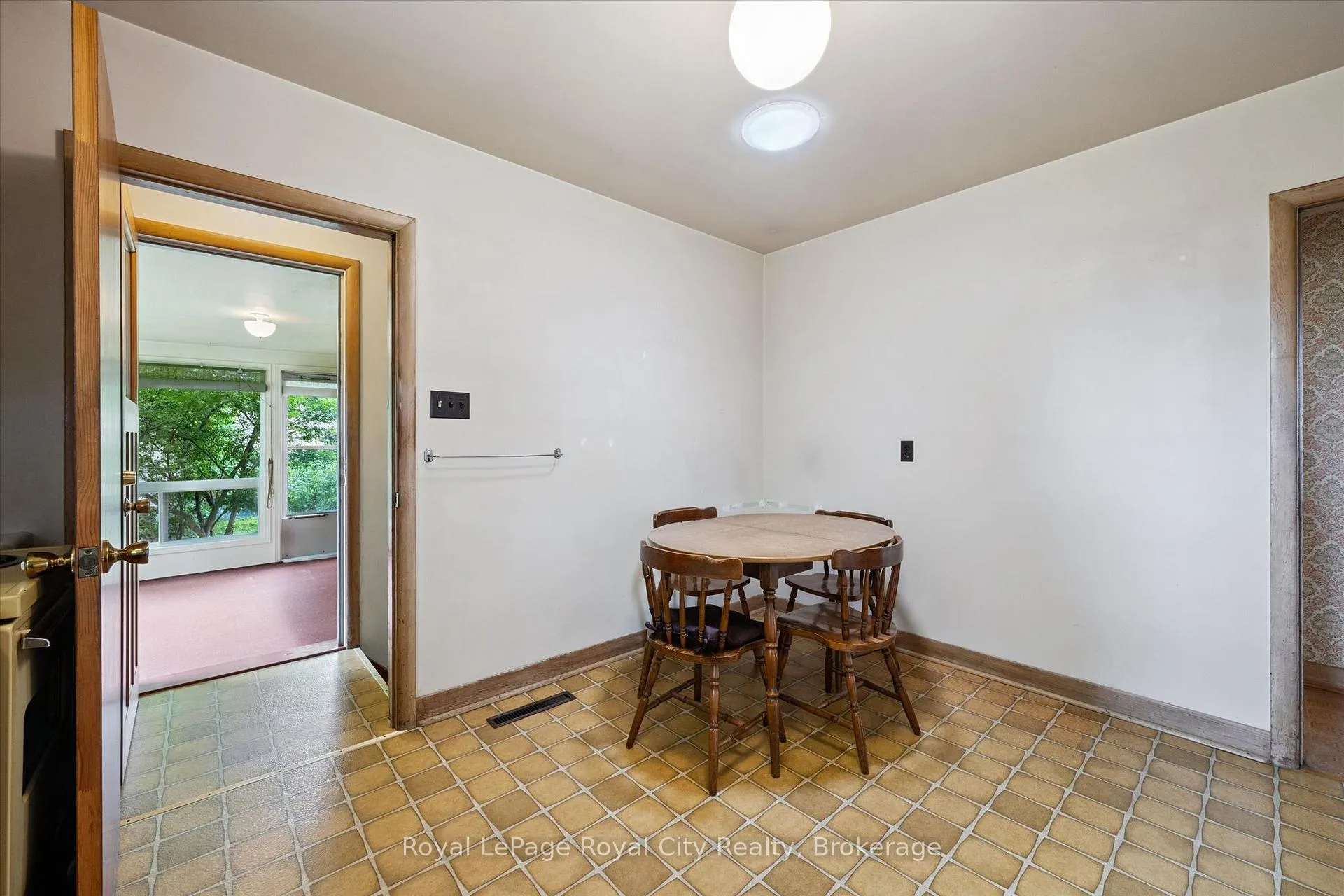 Photo 15 of 45 Waverley Drive, Guelph, Riverside Park — HOMEH