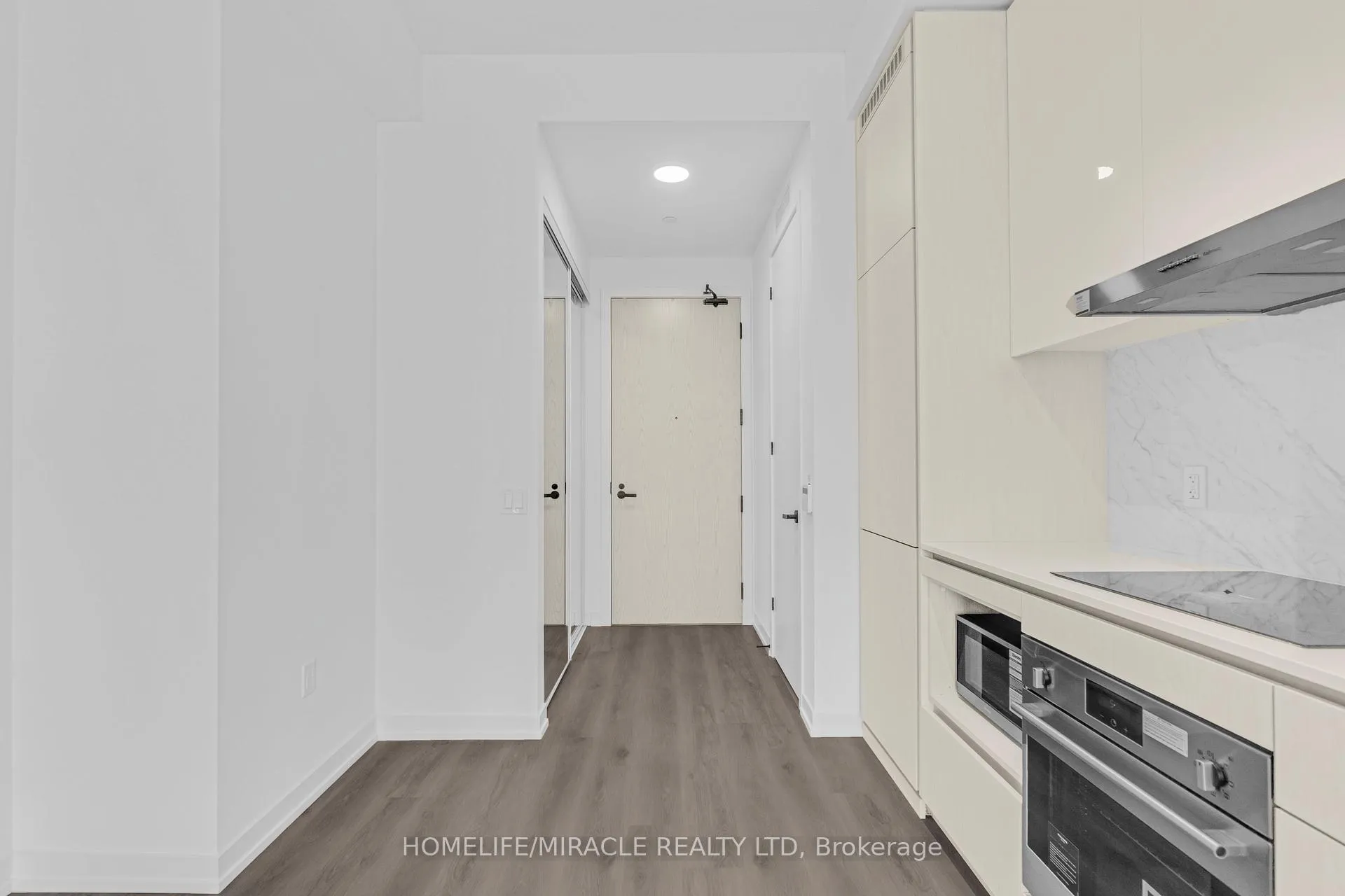 Photo 8 of Unit 702, 28 Interchange Way, Vaughan, Vaughan Corporate Centre — HOMEH