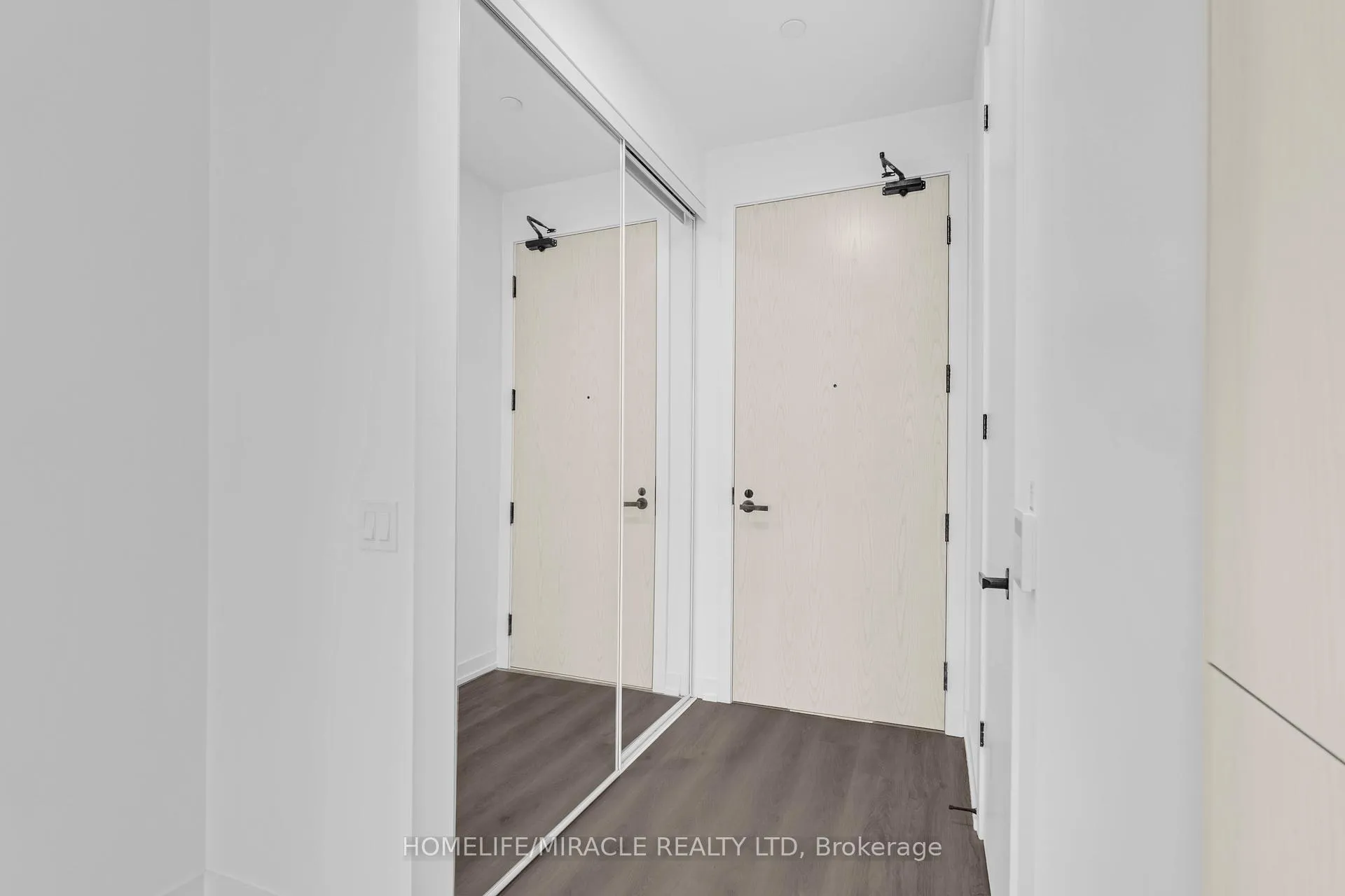Photo 9 of Unit 702, 28 Interchange Way, Vaughan, Vaughan Corporate Centre — HOMEH