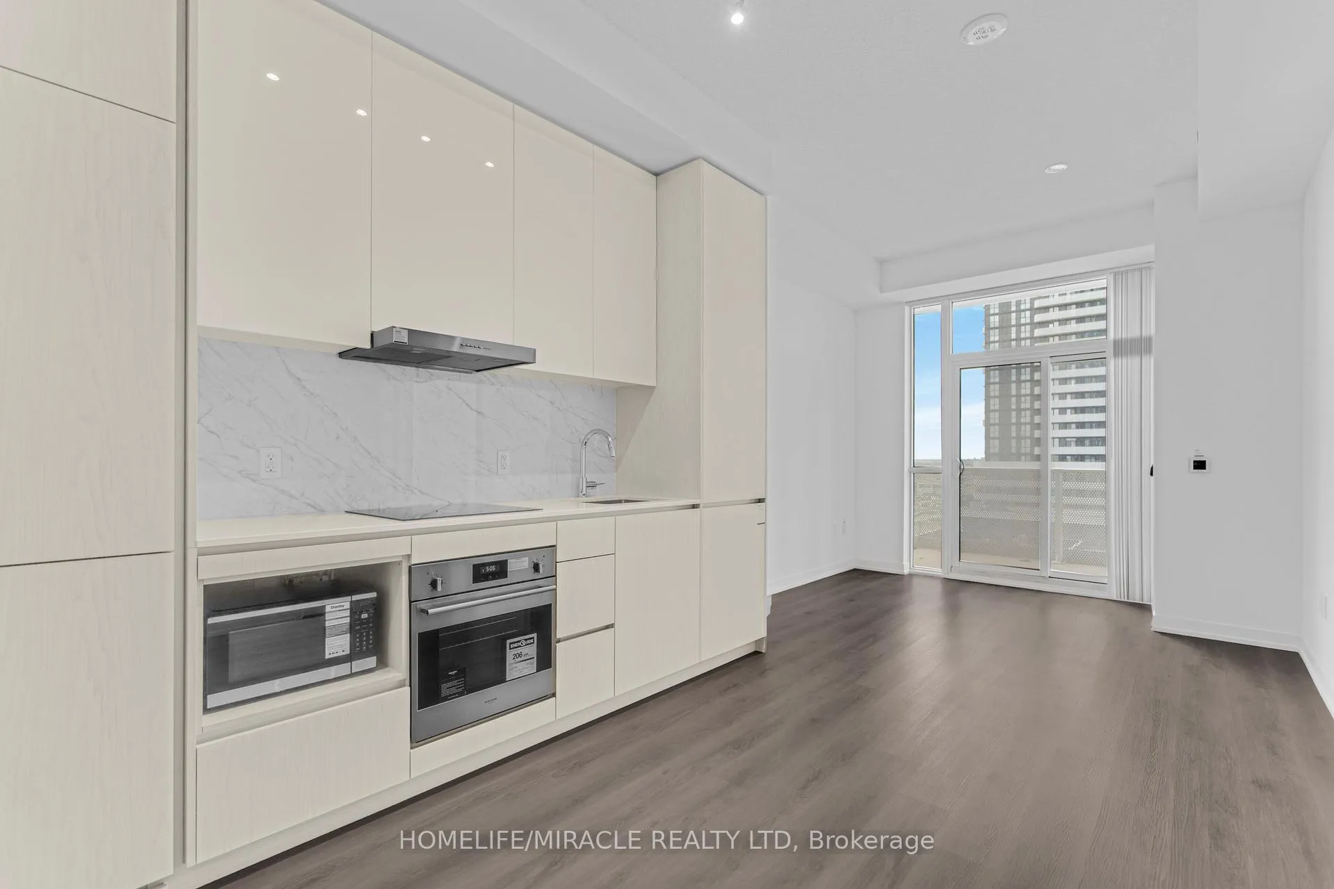 Photo 10 of Unit 702, 28 Interchange Way, Vaughan, Vaughan Corporate Centre — HOMEH