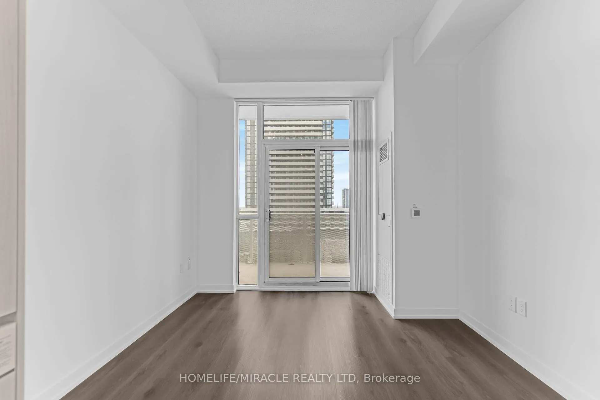 Photo 12 of Unit 702, 28 Interchange Way, Vaughan, Vaughan Corporate Centre — HOMEH