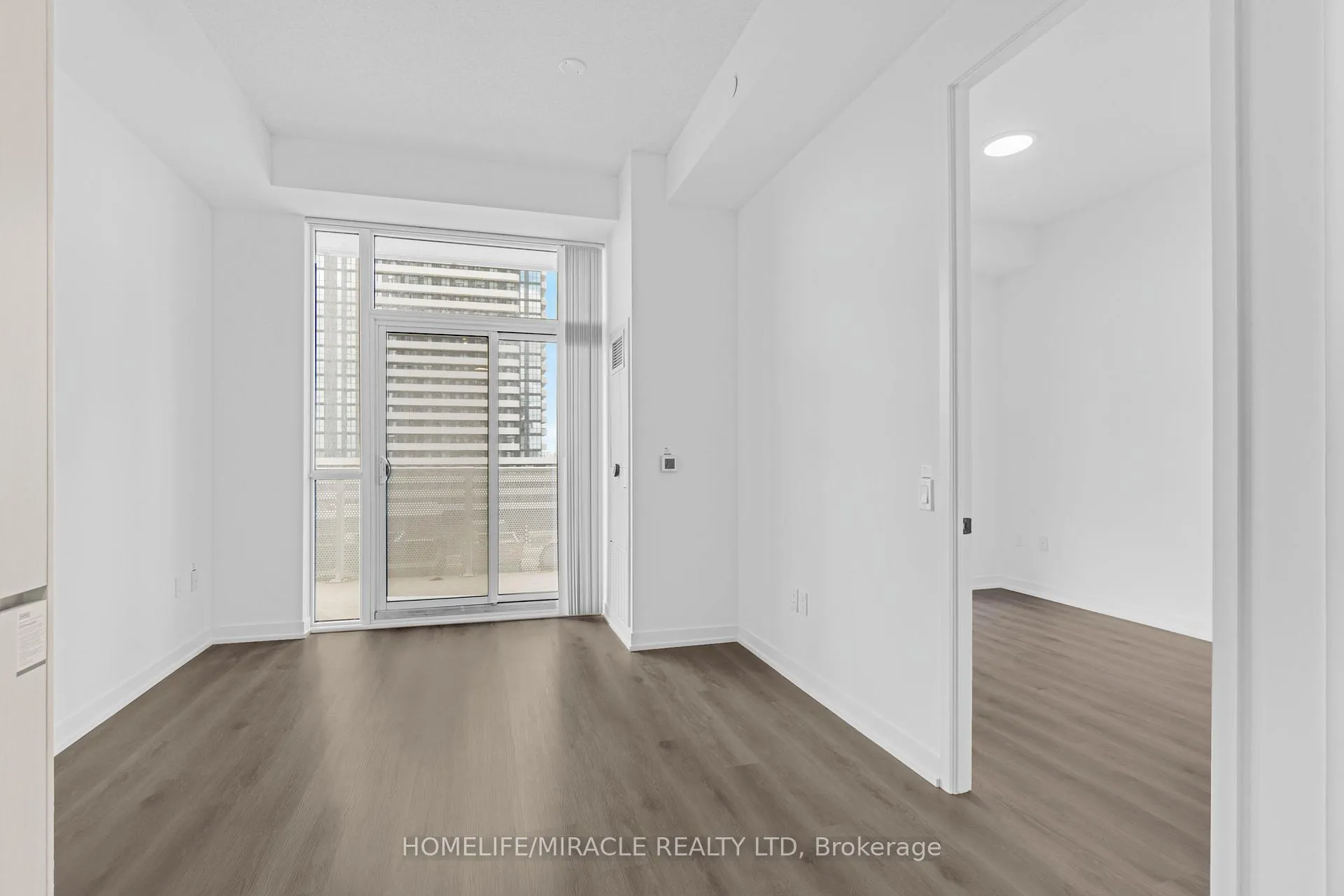 Photo 16 of Unit 702, 28 Interchange Way, Vaughan, Vaughan Corporate Centre — HOMEH