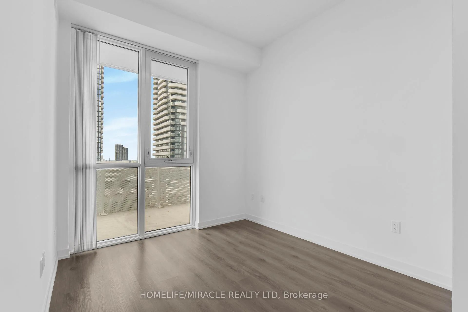 Photo 17 of Unit 702, 28 Interchange Way, Vaughan, Vaughan Corporate Centre — HOMEH