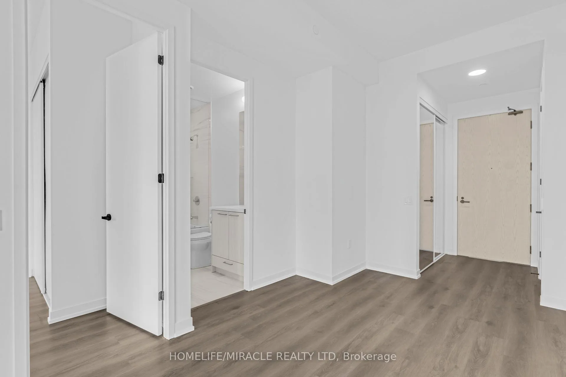 Photo 19 of Unit 702, 28 Interchange Way, Vaughan, Vaughan Corporate Centre — HOMEH